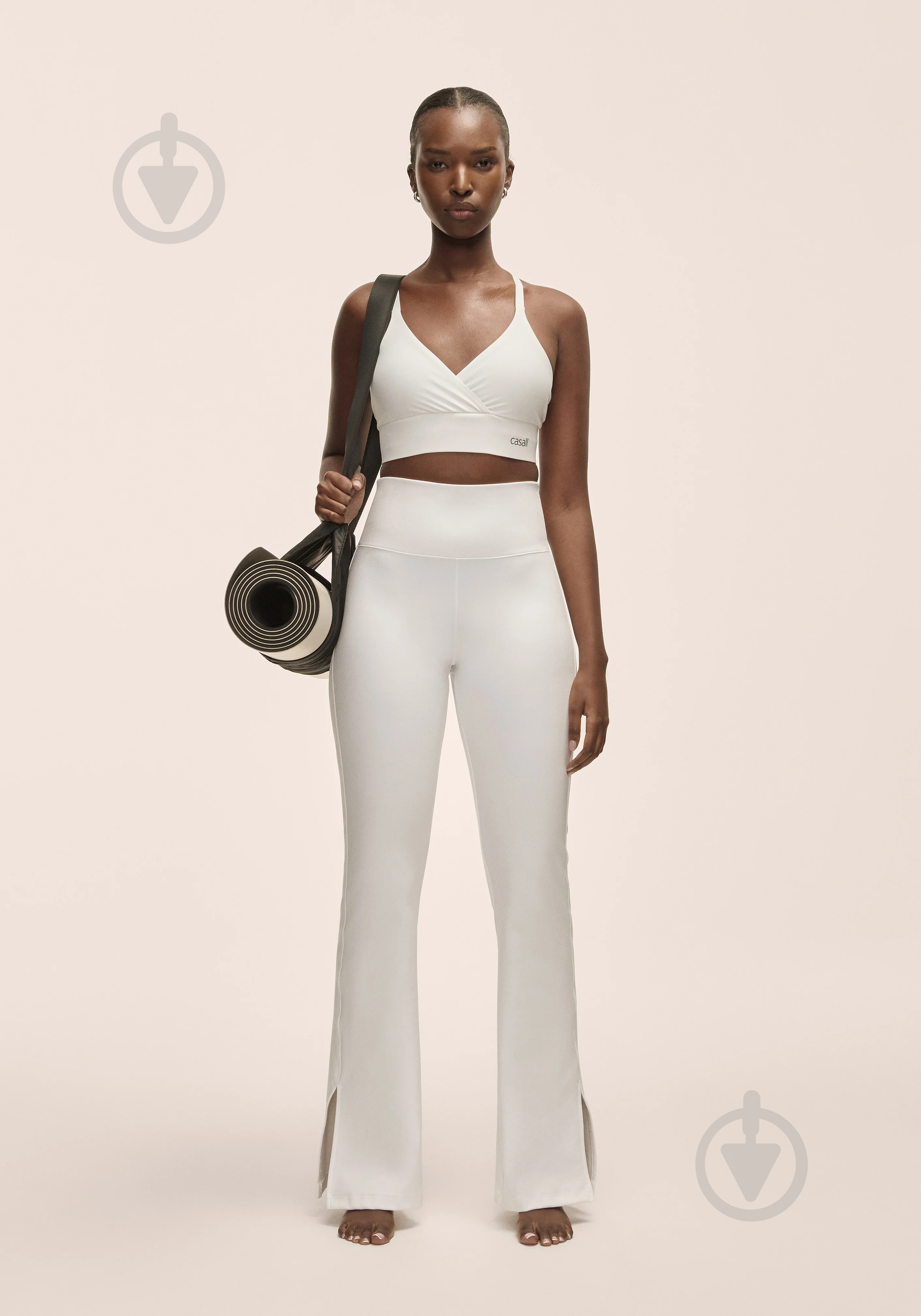 Штани Casall Grace Flare Slit Pant 25059-001 р. L білий - фото 2 Штани Casall Grace Flare Slit Pant 25059-001 р. L білий - фото 2