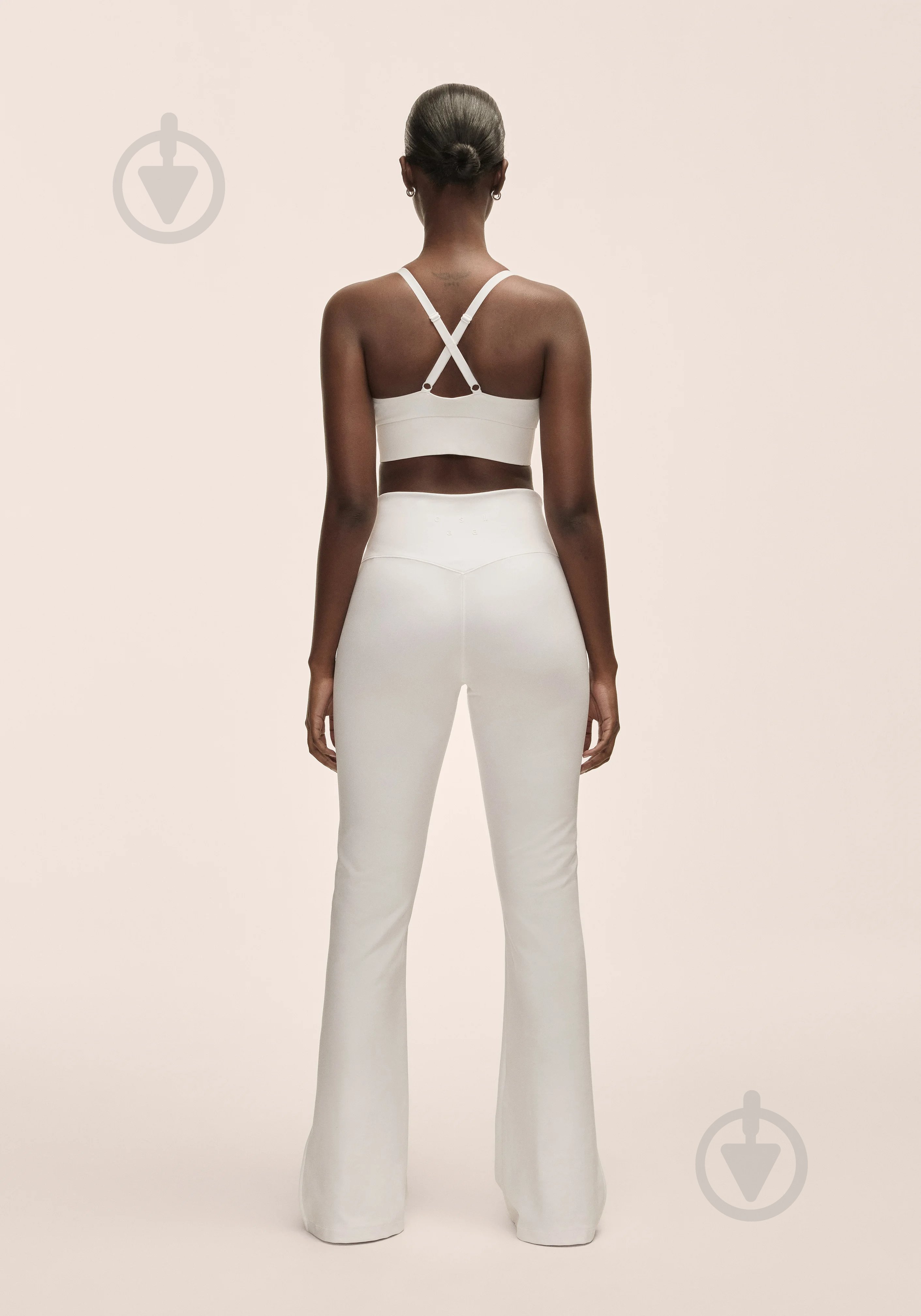 Штани Casall Grace Flare Slit Pant 25059-001 р. L білий - фото 3 Штани Casall Grace Flare Slit Pant 25059-001 р. L білий - фото 3