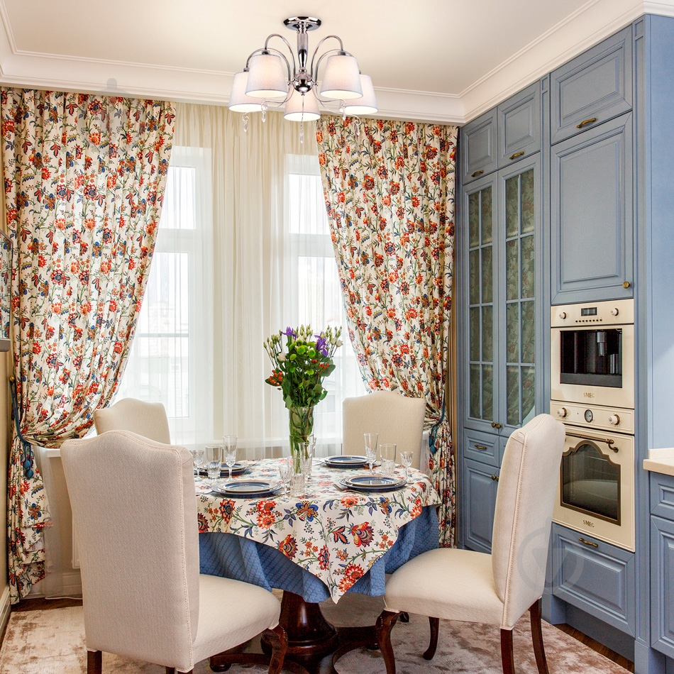 Люстра потолочная Strotskis Dalila 70096/5 5x40 Вт E14 хром/голубой - фото 5 Люстра потолочная Strotskis Dalila 70096/5 5x40 Вт E14 хром/голубой - фото 5