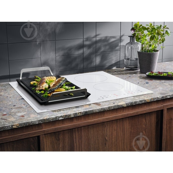 Варильна поверхня індукційна Electrolux LIV63431BW - фото 3