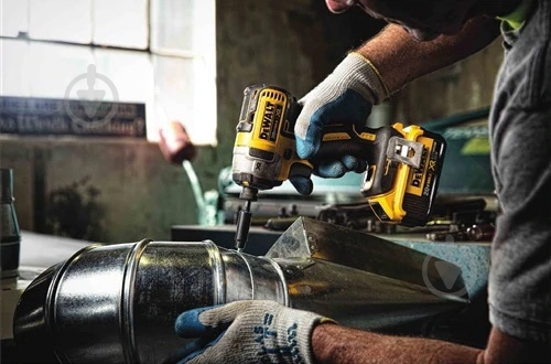 Шуруповерт ударный аккумуляторный DeWalt DCF887D2 - фото 2 Шуруповерт ударный аккумуляторный DeWalt DCF887D2 - фото 2