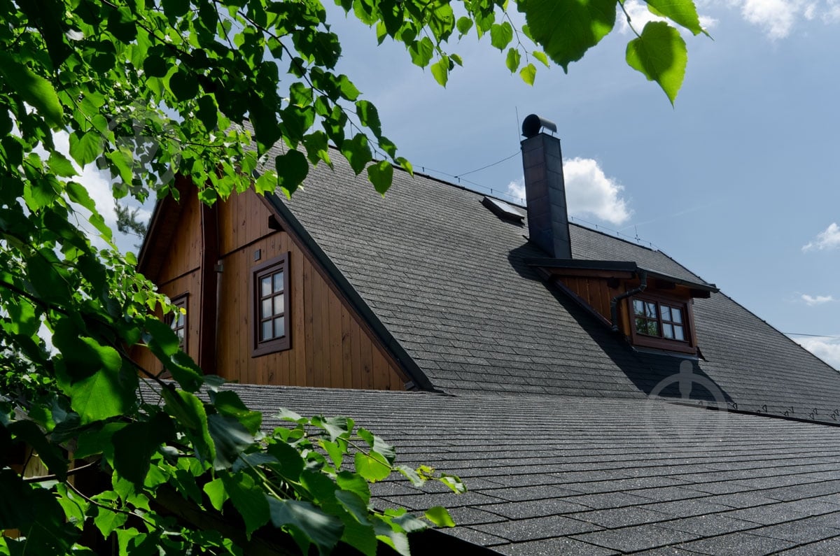 Битумная черепица IKO Number One 3Tab Black (01) 3,0 кв.м - фото 2 Битумная черепица IKO Number One 3Tab Black (01) 3,0 кв.м - фото 2