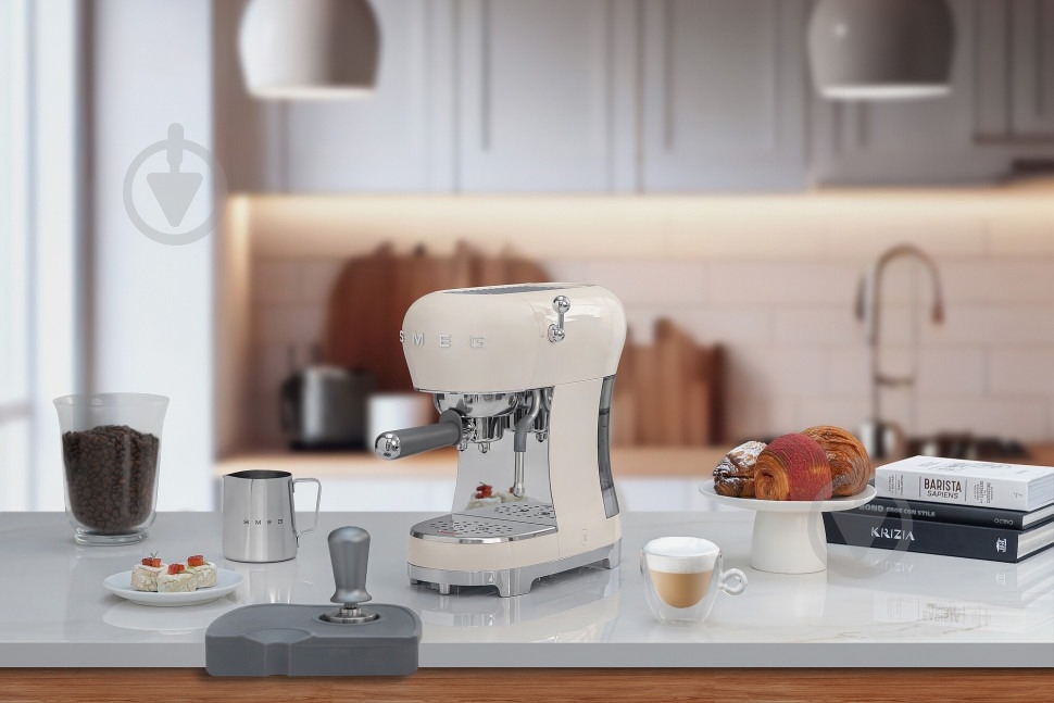 Кофеварка рожковая Smeg ECF02CREU кремовый - фото 8