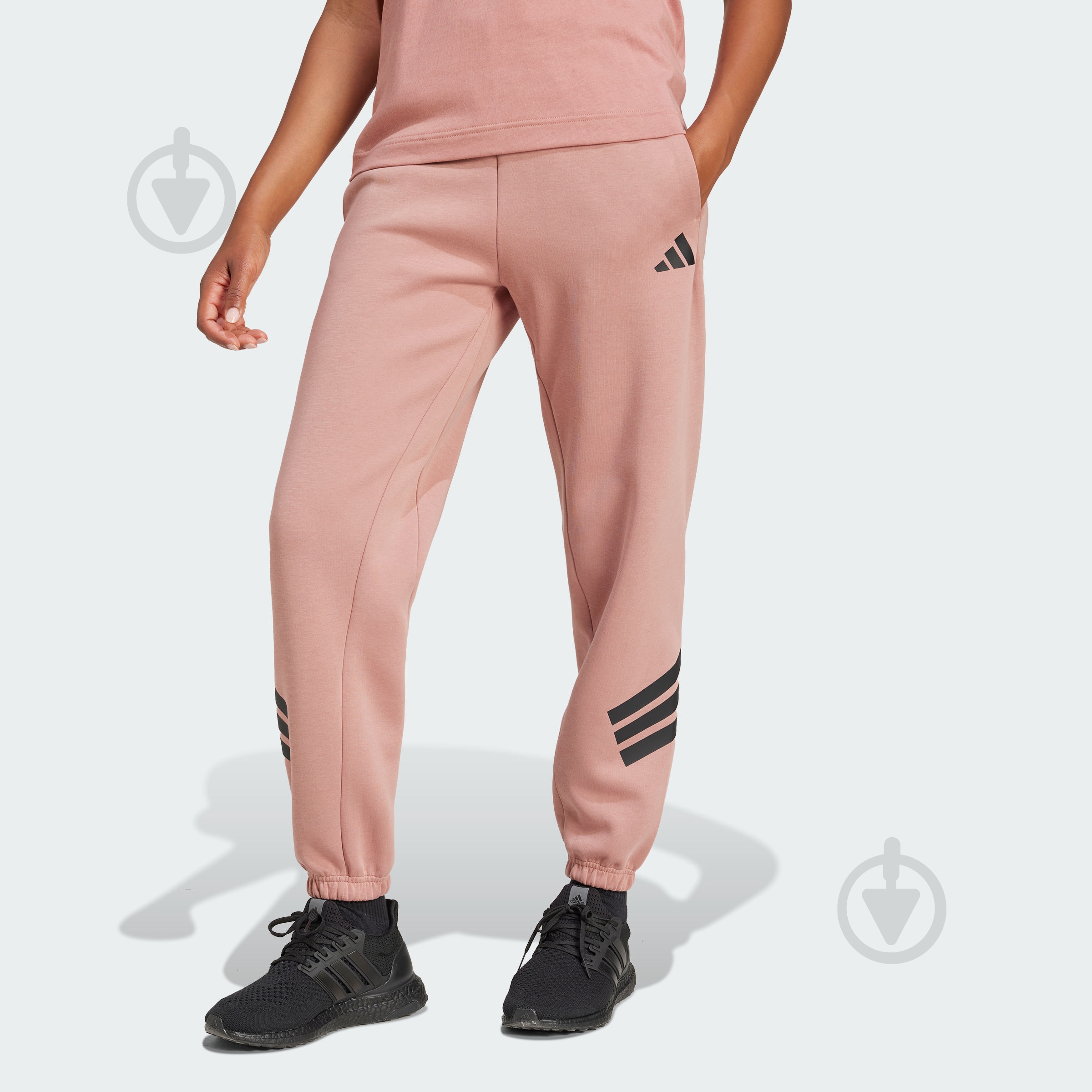 Штани Adidas W FI 3S REG PT JE0160 р. S коричневий - фото 1 Штани Adidas W FI 3S REG PT JE0160 р. S коричневий - фото 1