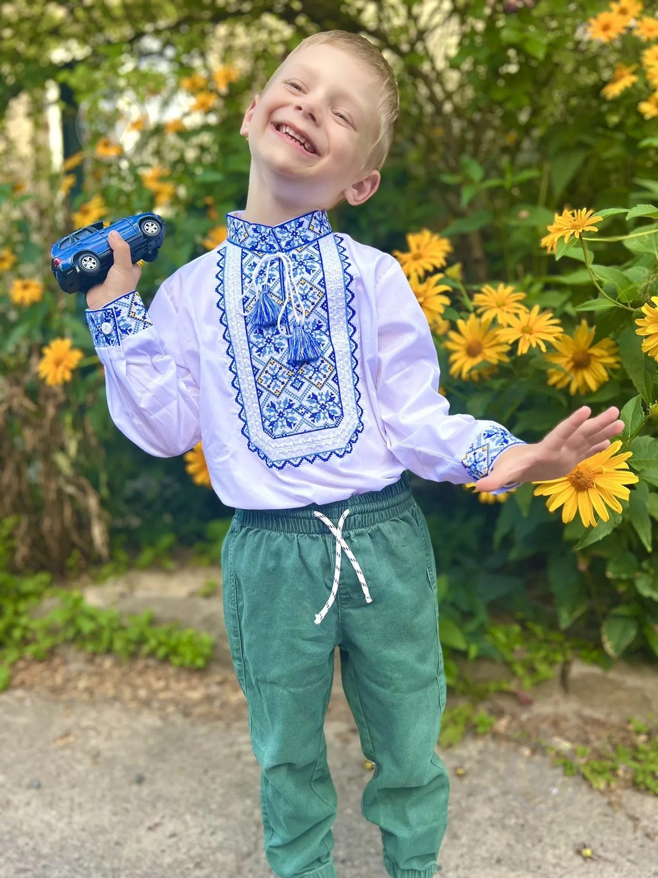 Вышиванка для мальчиков Galychanka Младший Капрал плюс р.110 белый с синим - фото 2 Вышиванка для мальчиков Galychanka Младший Капрал плюс р.110 белый с синим - фото 2