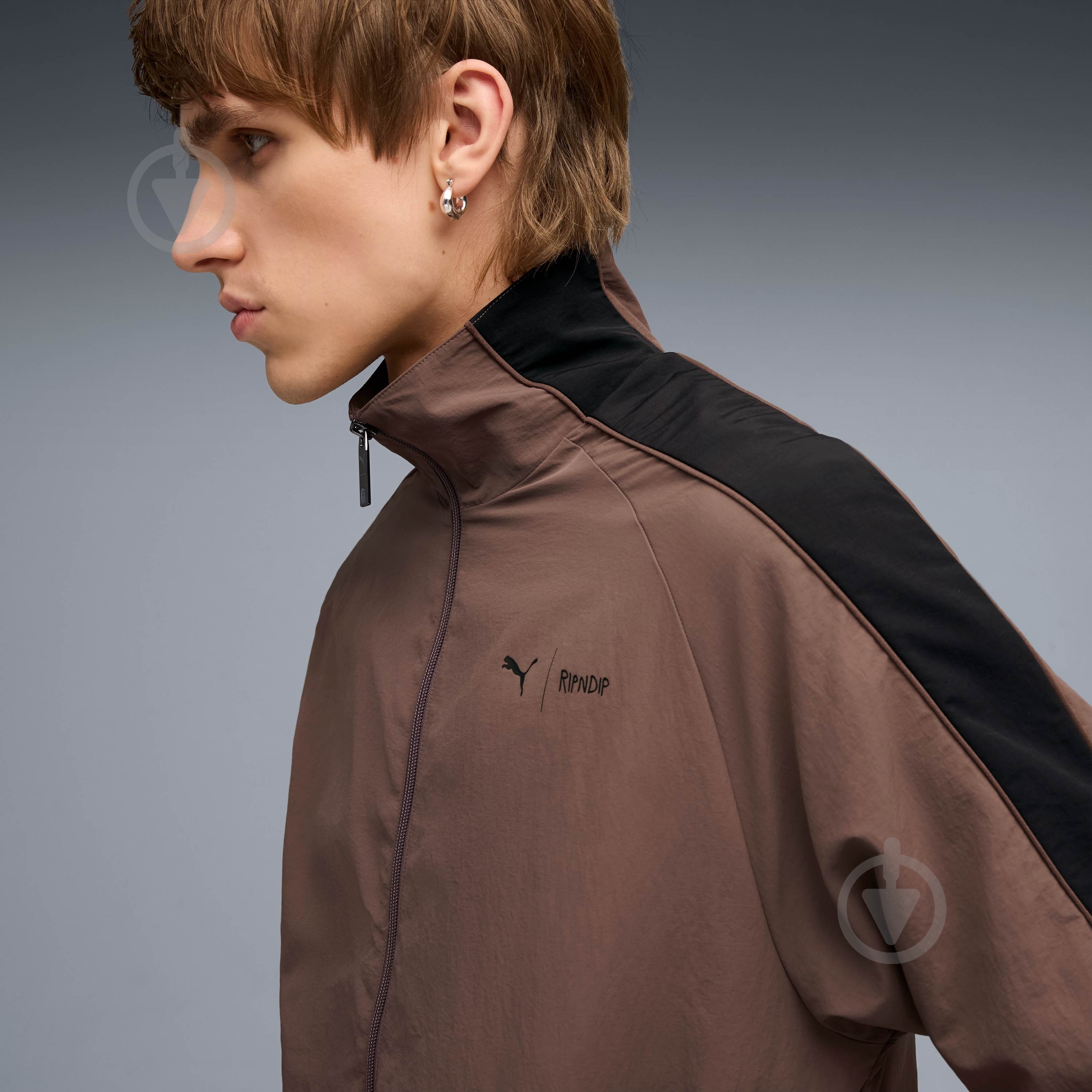 Джемпер Puma PUMA X RIPNDIP T7 Oversized Track Jacket WV 63241841 р.L коричневий - фото 3 Джемпер Puma PUMA X RIPNDIP T7 Oversized Track Jacket WV 63241841 р.L коричневий - фото 3