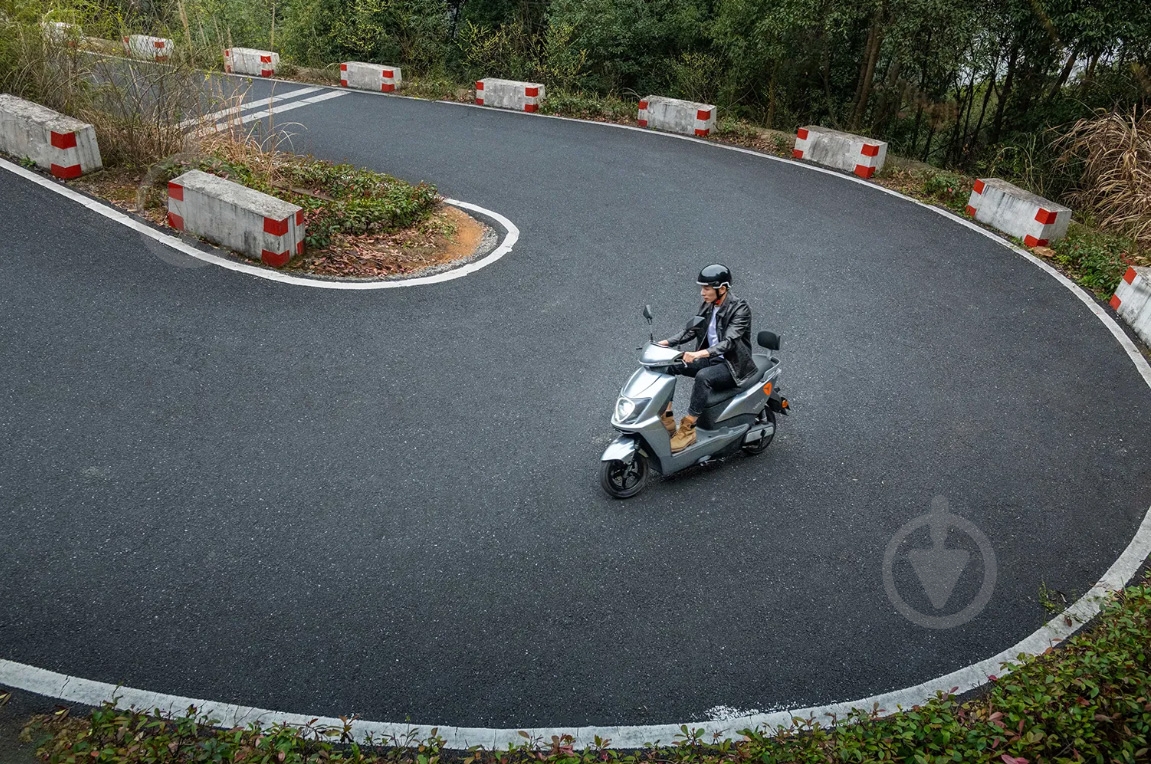 Электроскутер YADEA T7 Silver - фото 7