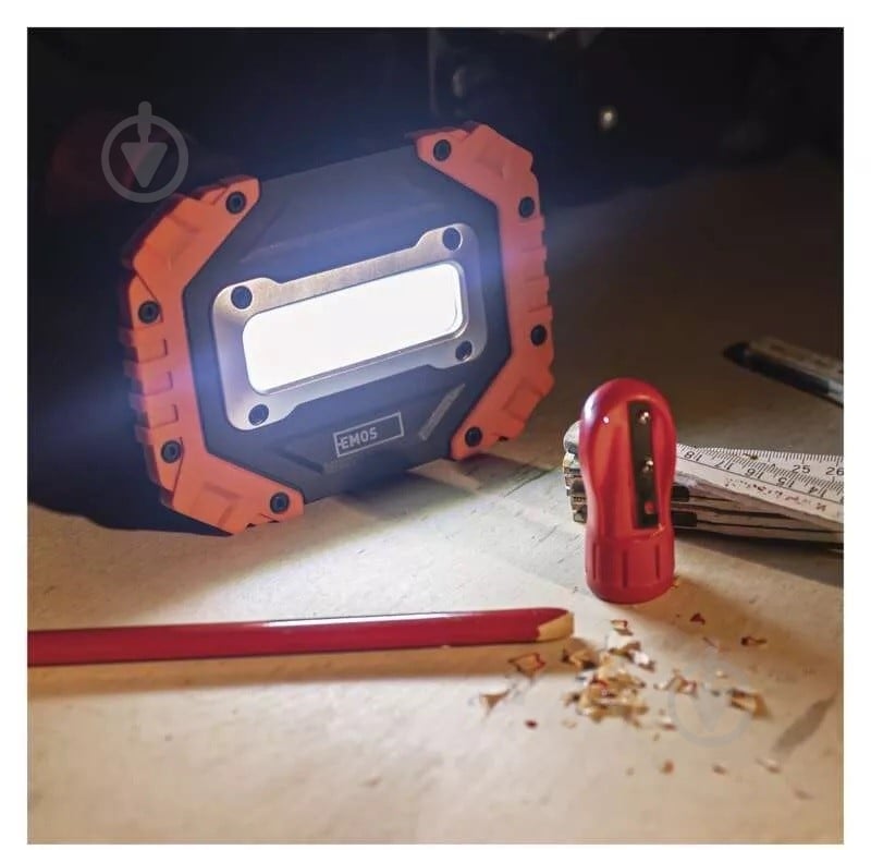 Фонарь прожекторный Emos LED P4113 700Lm 4xAA 700 Lm черно-оранжевый P4113 - фото 4