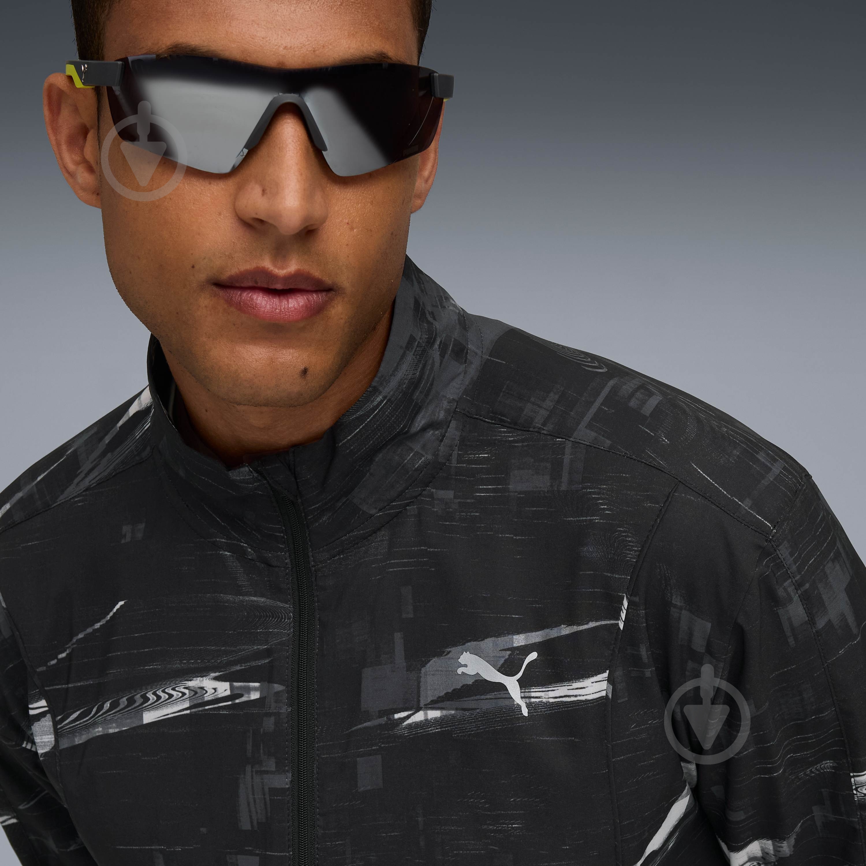 Вітрівка чоловіча Puma M RUN VELOCITY AOP JACKET 52785001 р.L чорна - фото 3 Вітрівка чоловіча Puma M RUN VELOCITY AOP JACKET 52785001 р.L чорна - фото 3