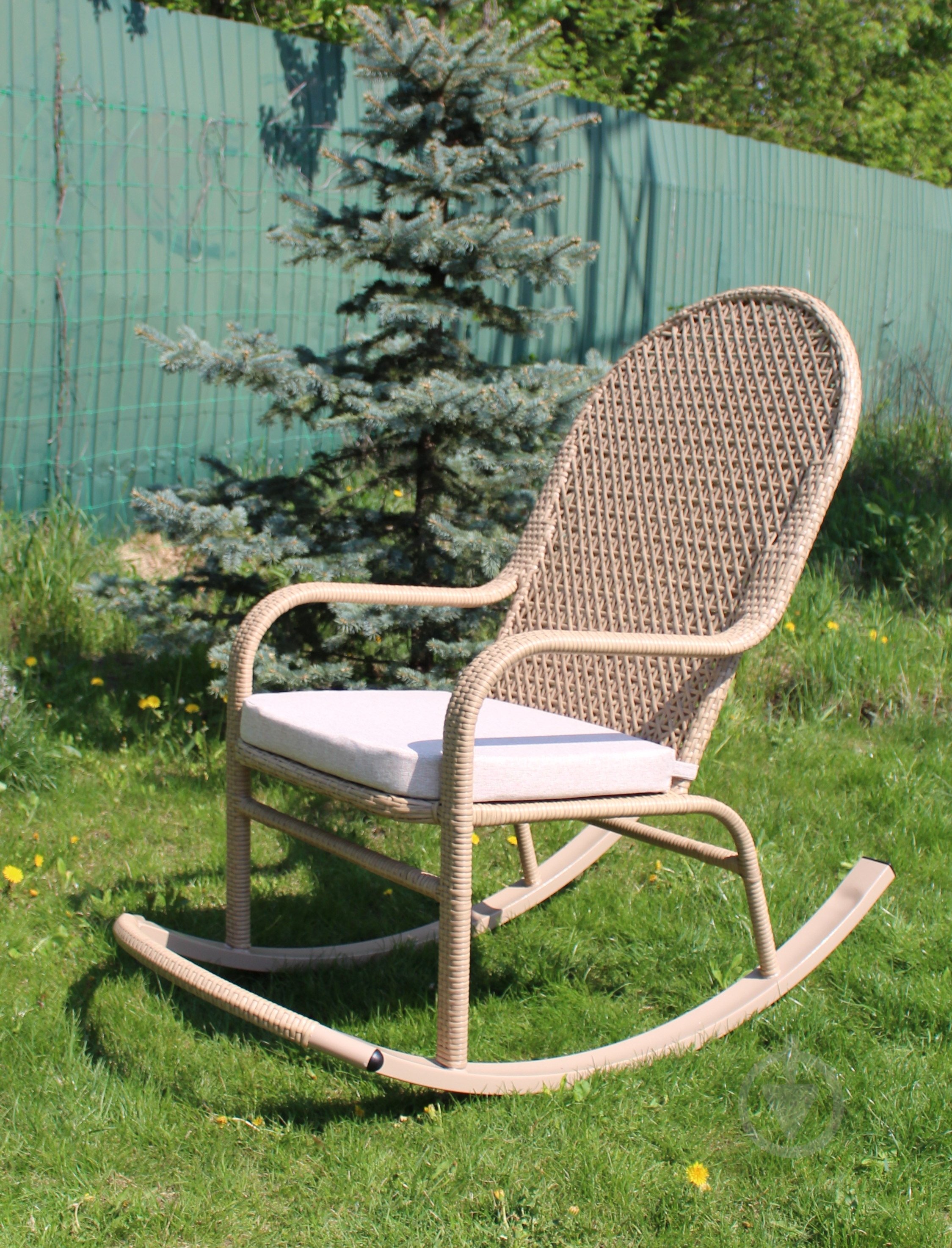 Кресло-качалка GreenGard плетеное Relax (бежевая+подушка бежевая) - фото 1