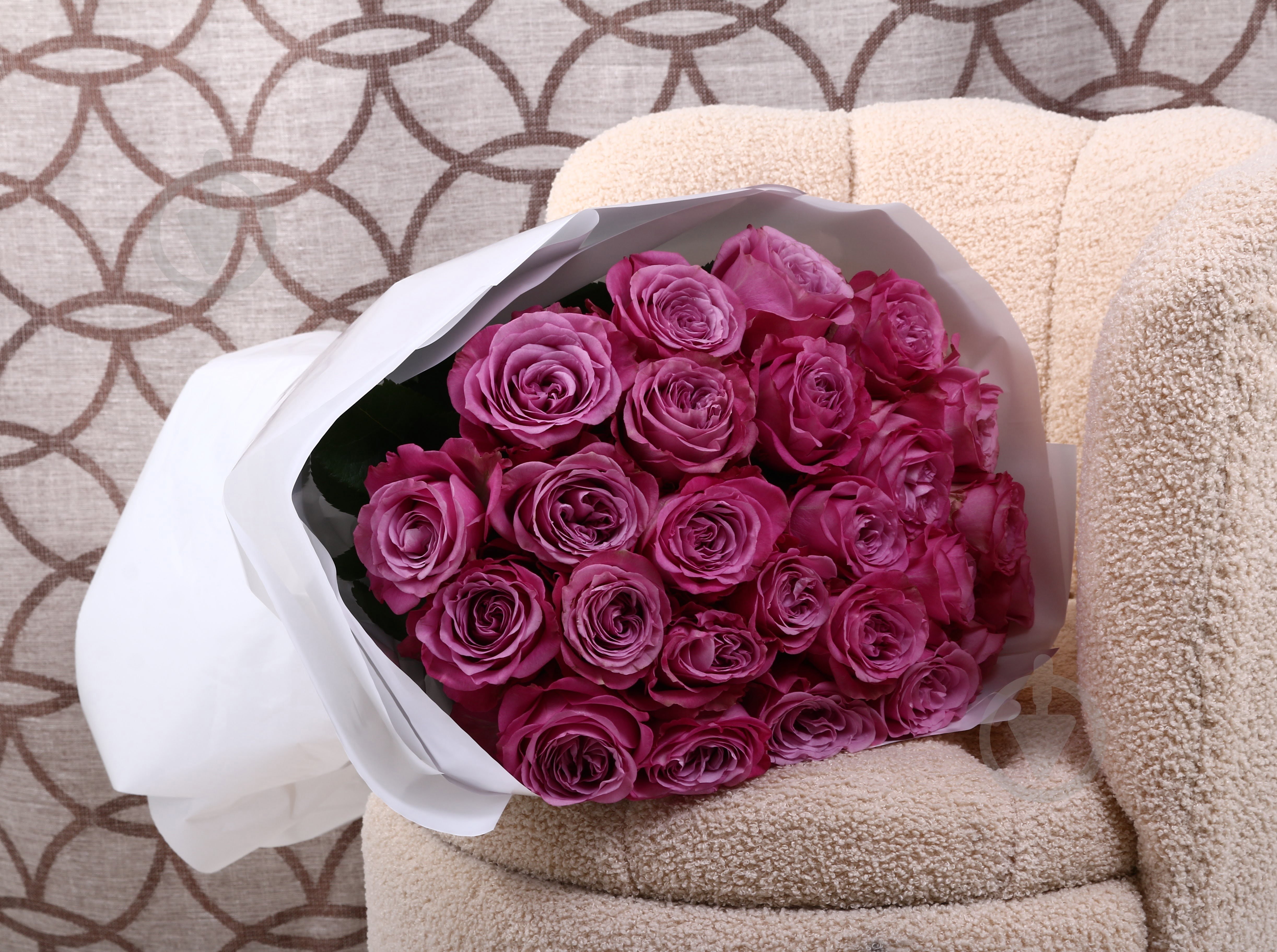 Роза Queens Crown одноголовая классическая 50 см фиолетовый (Эквадор) - фото 4 Роза Queens Crown одноголовая классическая 50 см фиолетовый (Эквадор) - фото 4