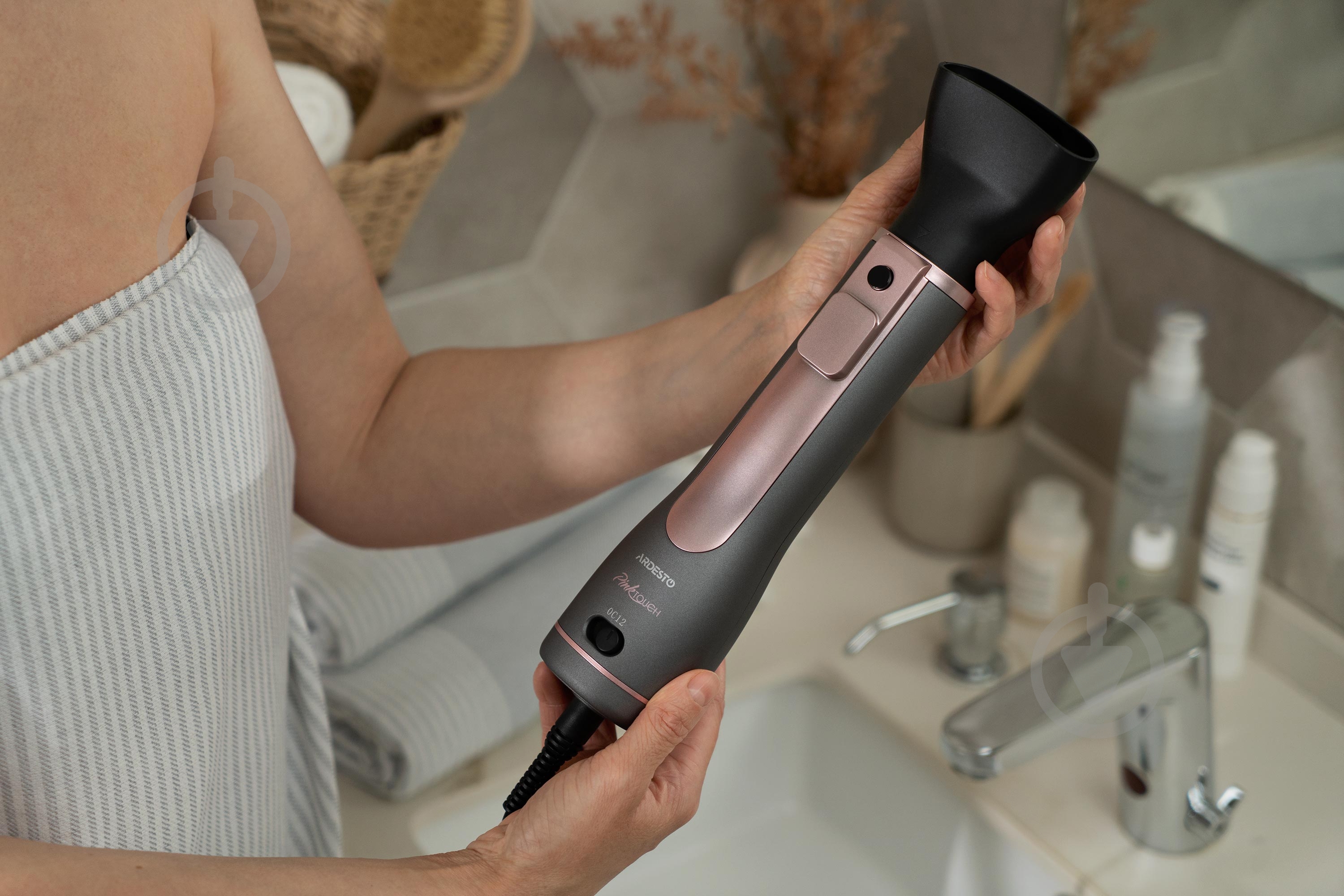 Фен-щітка ARDESTO Pink Touch HD-CR300PT - фото 18 Фен-щітка ARDESTO Pink Touch HD-CR300PT - фото 18