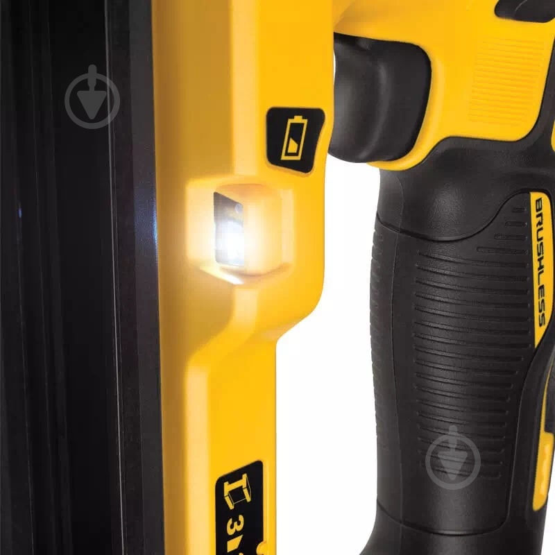 Степлер аккумуляторный DeWalt Combo DCN890N+DCB184 - фото 8 Степлер аккумуляторный DeWalt Combo DCN890N+DCB184 - фото 8
