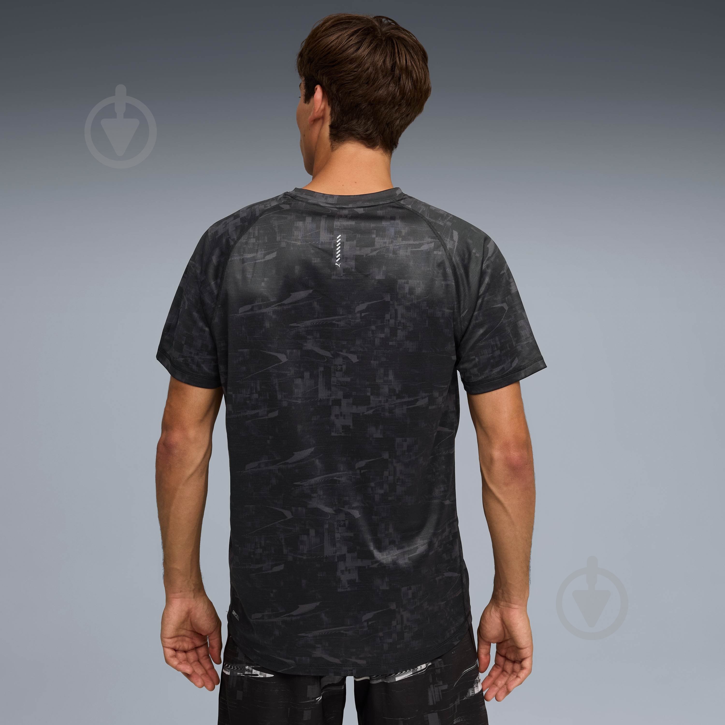 Футболка Puma M Run Velocity AOP Tee 52760301 р.S черный - фото 2 Футболка Puma M Run Velocity AOP Tee 52760301 р.S черный - фото 2