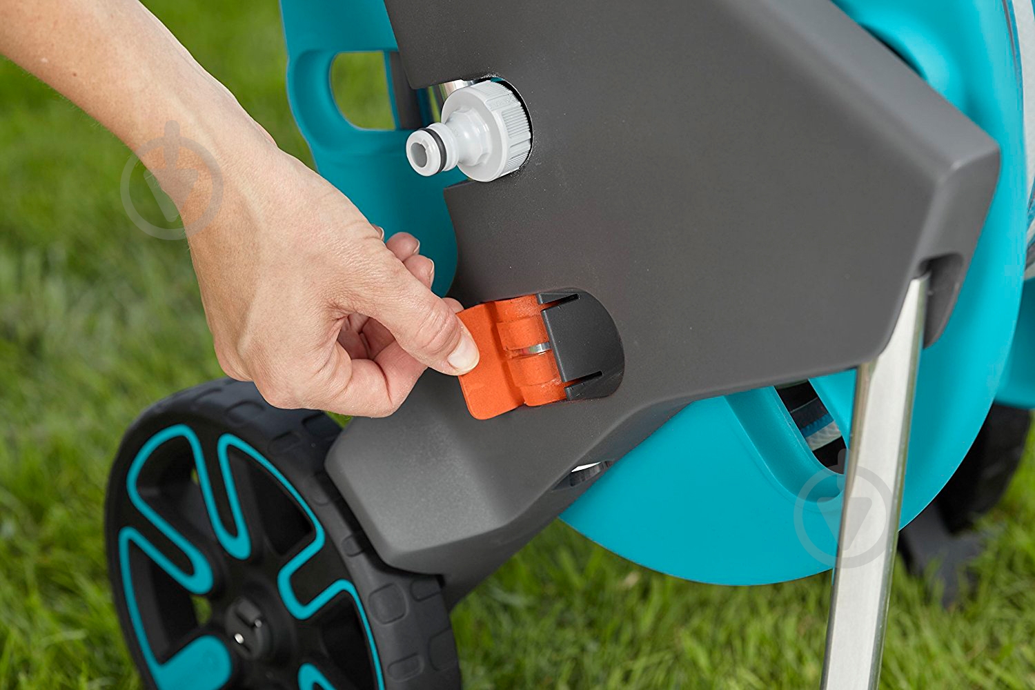 Тележка для шланга Gardena AquaRoll M Easy Set 18517-20 - фото 3 Тележка для шланга Gardena AquaRoll M Easy Set 18517-20 - фото 3