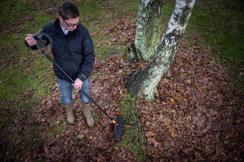 Грабли веерные Fiskars для листьев средние Solid M (1014914) - фото 4 Грабли веерные Fiskars для листьев средние Solid M (1014914) - фото 4