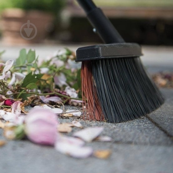 Щетка универсальная Fiskars SOLID М 1025930 - фото 4 Щетка универсальная Fiskars SOLID М 1025930 - фото 4