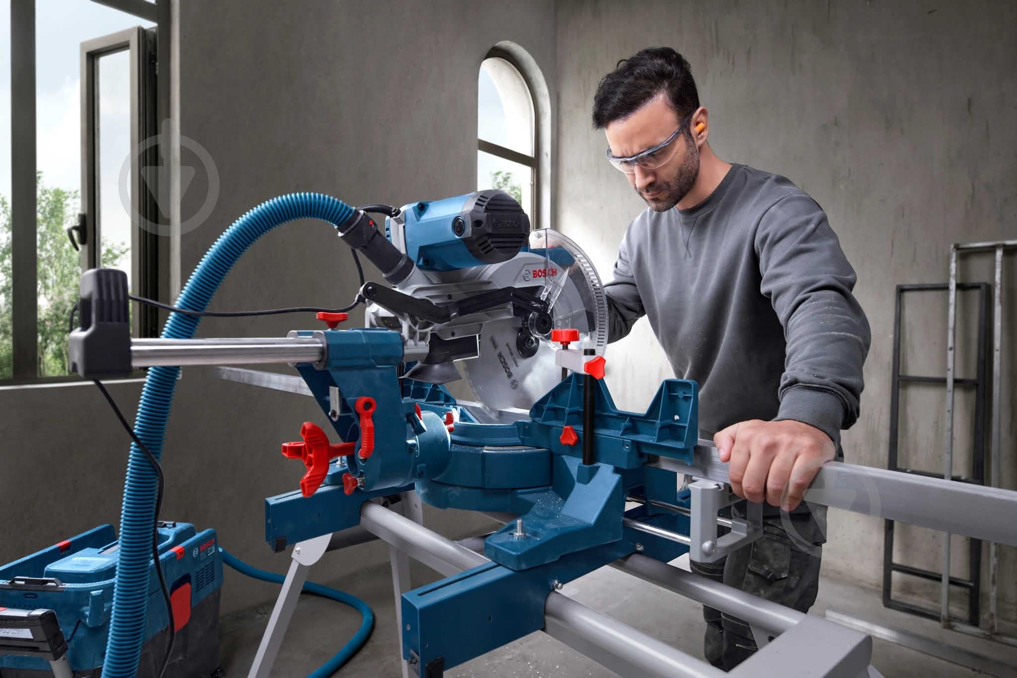 Пила торцовочная Bosch PRO GCM 340-305 D - фото 9