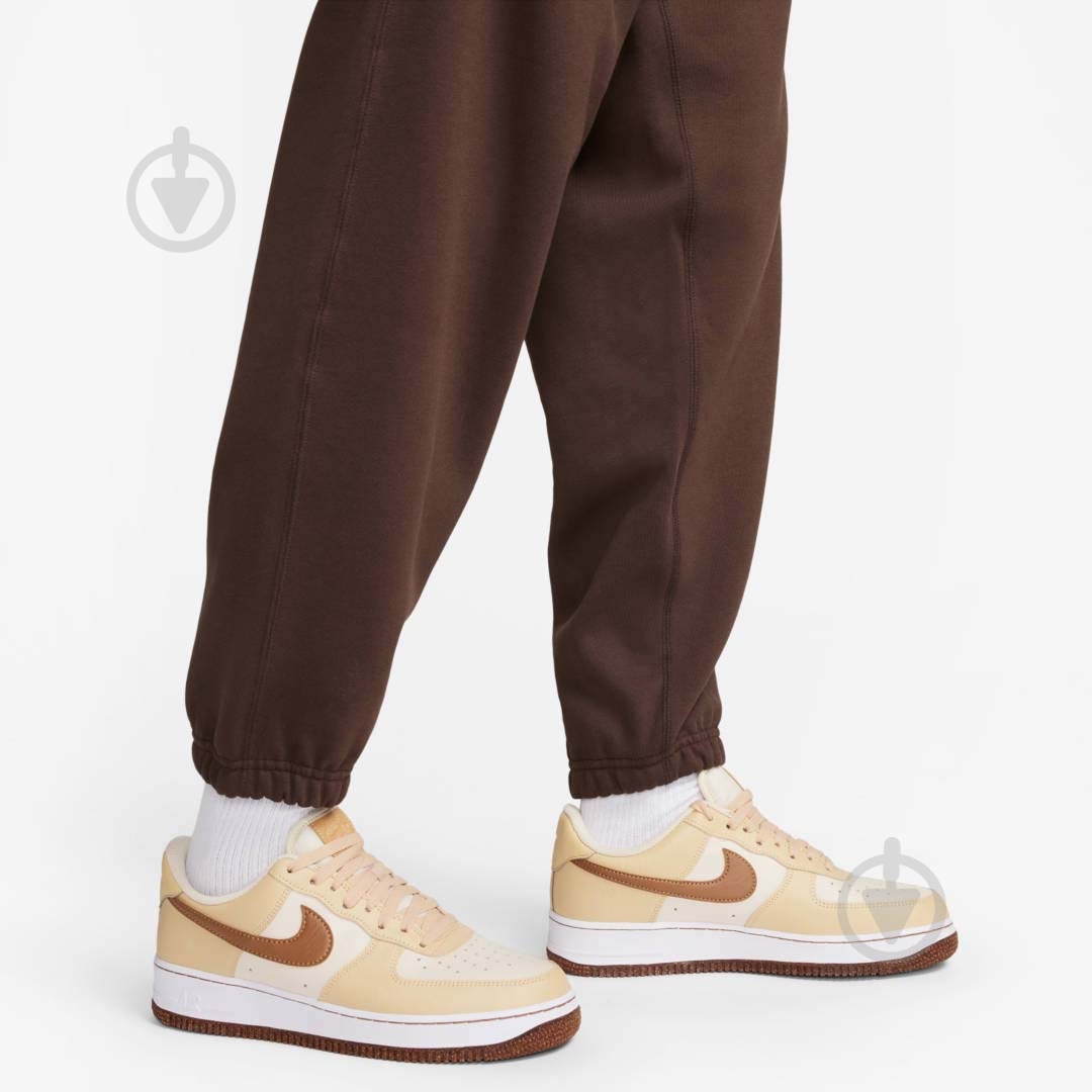 Штани Nike NK SOLO SWSH FLC CF PANT DX1364-237 р. S коричневий - фото 5