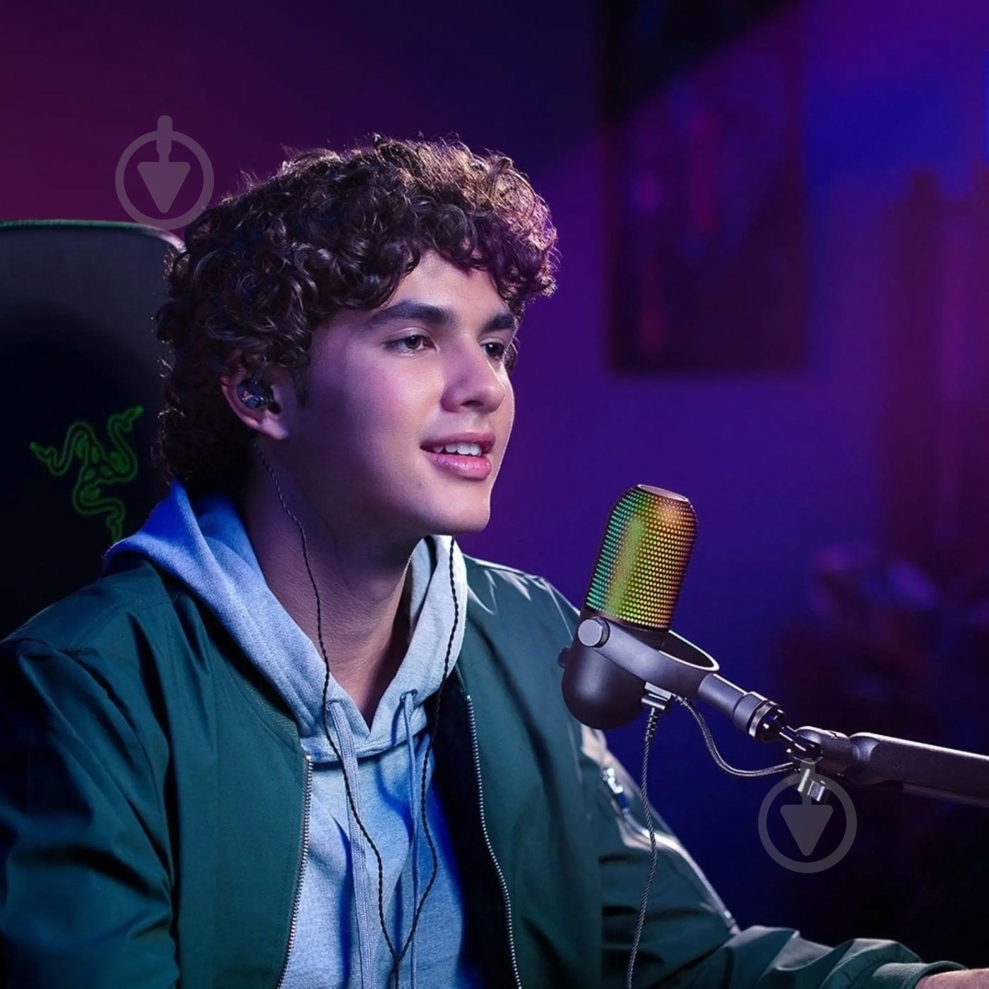 Мікрофон Razer Seiren V3 Chroma Black (RZ19-05060100-R3M1) - фото 7 Мікрофон Razer Seiren V3 Chroma Black (RZ19-05060100-R3M1) - фото 7