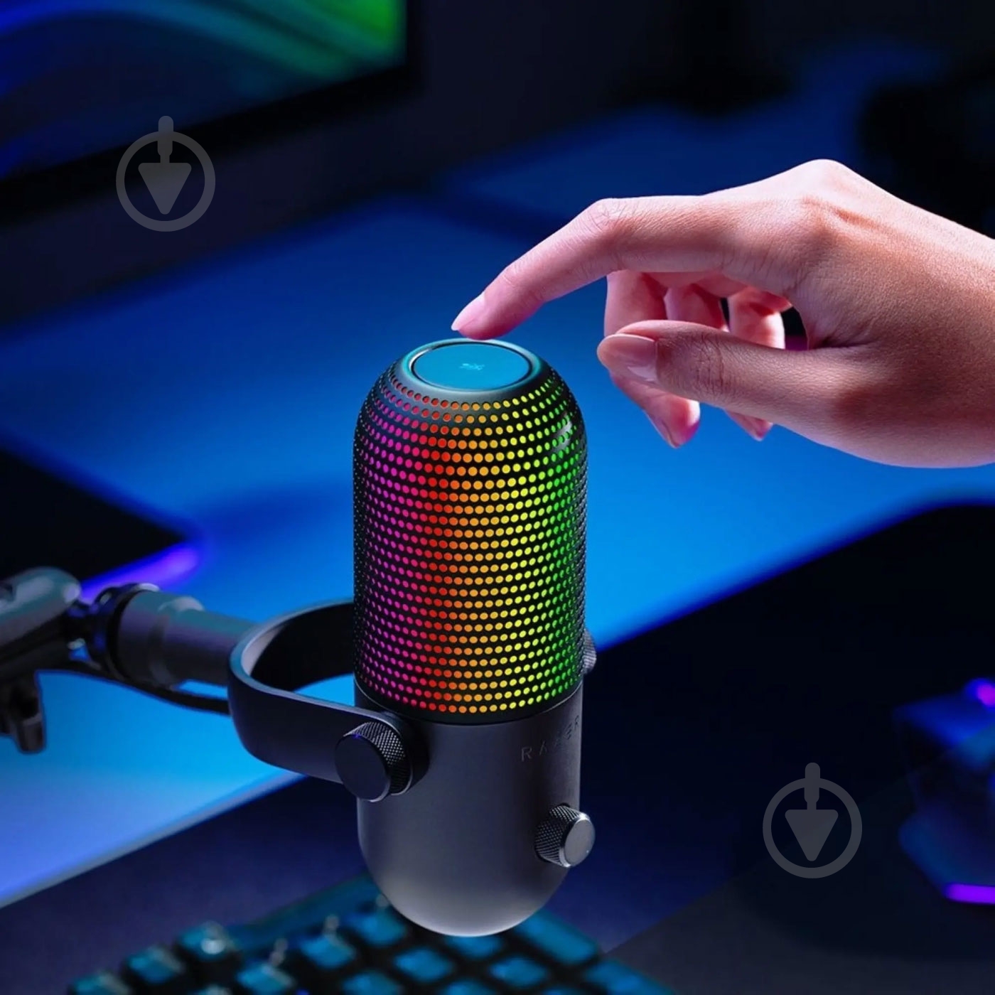 Мікрофон Razer Seiren V3 Chroma Black (RZ19-05060100-R3M1) - фото 5 Мікрофон Razer Seiren V3 Chroma Black (RZ19-05060100-R3M1) - фото 5