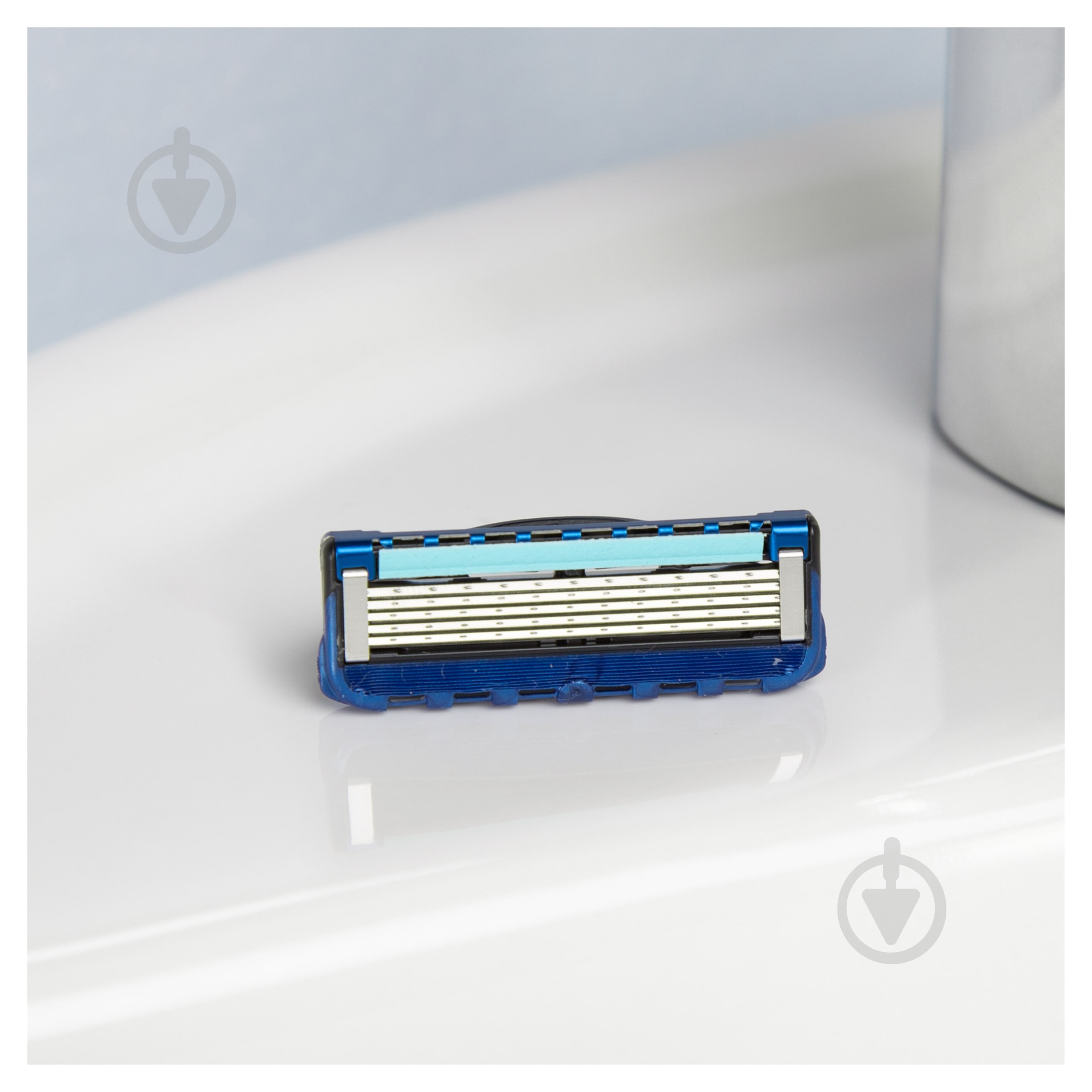 Подарунковий набір для чоловіків Gillette бритва Fusion5 ProGlide червона + магнітна підставка - фото 4 Подарунковий набір для чоловіків Gillette бритва Fusion5 ProGlide червона + магнітна підставка - фото 4