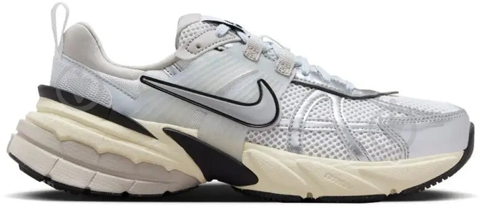 Кросівки жіночі демісезонні Nike V2K RUN FD0736-100 р.40,5 біло-сірі - фото 1 Кросівки жіночі демісезонні Nike V2K RUN FD0736-100 р.40,5 біло-сірі - фото 1