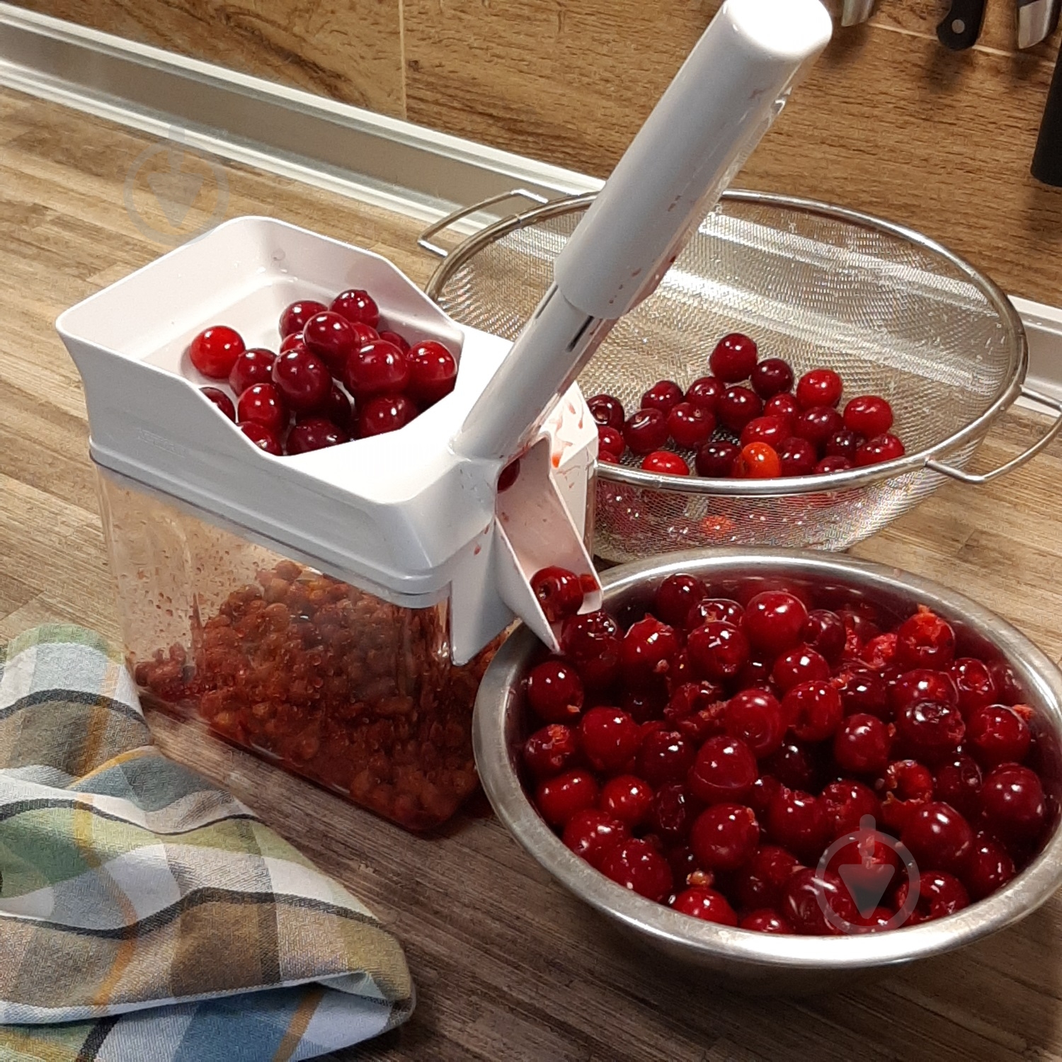 Выниматель вишневых косточек Leifheit 37200 - фото 2