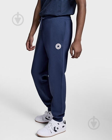 Брюки Converse STANDARD FIT CORE CHUCK PATCH PANT BB CVM5B978-NVY р. L синий - фото 4 Брюки Converse STANDARD FIT CORE CHUCK PATCH PANT BB CVM5B978-NVY р. L синий - фото 4