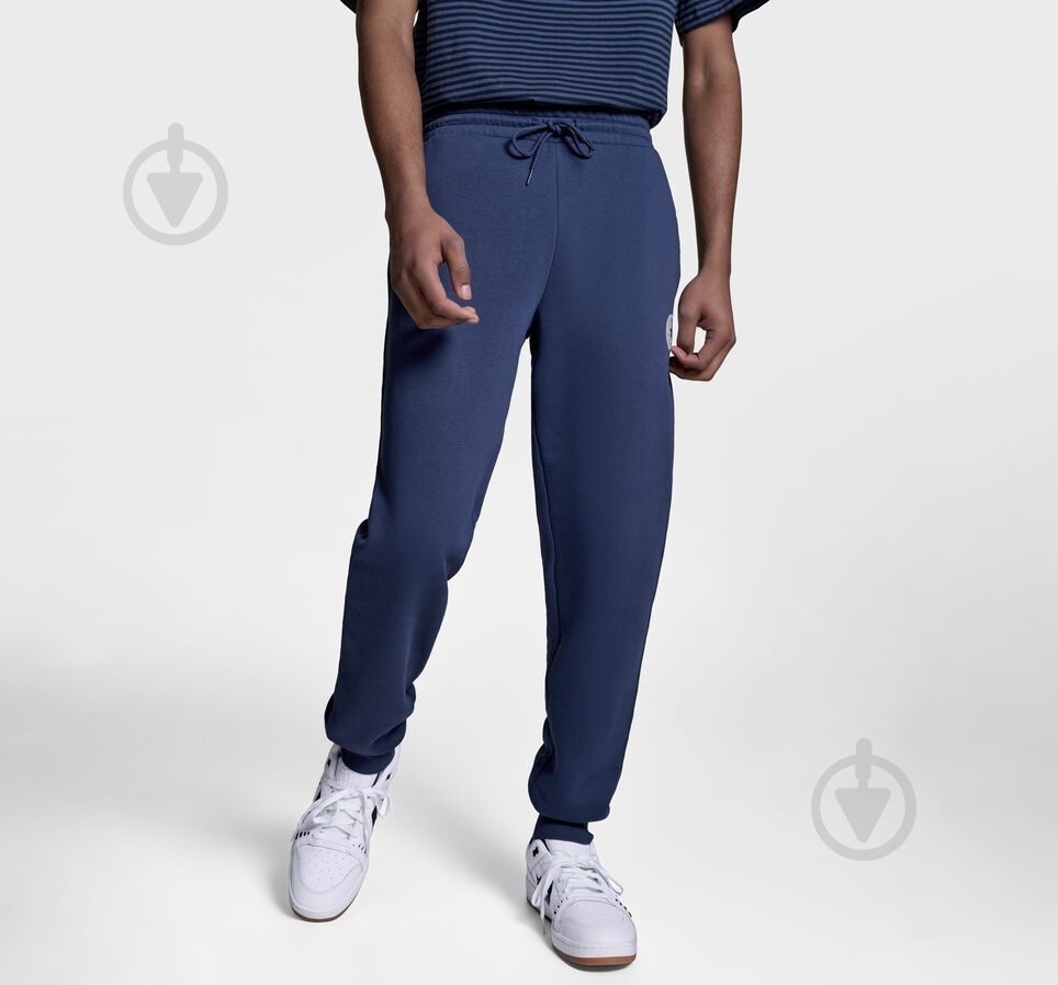 Штани Converse STANDARD FIT CORE CHUCK PATCH PANT BB CVM5B978-NVY р. M синій - фото 1 Штани Converse STANDARD FIT CORE CHUCK PATCH PANT BB CVM5B978-NVY р. M синій - фото 1