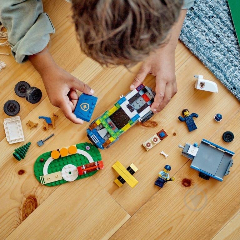 Конструктор LEGO City Мобільний майданчик для дресування поліцейських собак 60369 - фото 5