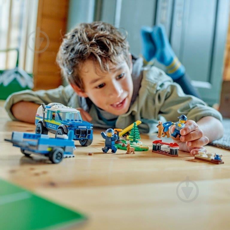 Конструктор LEGO City Мобільний майданчик для дресування поліцейських собак 60369 - фото 4
