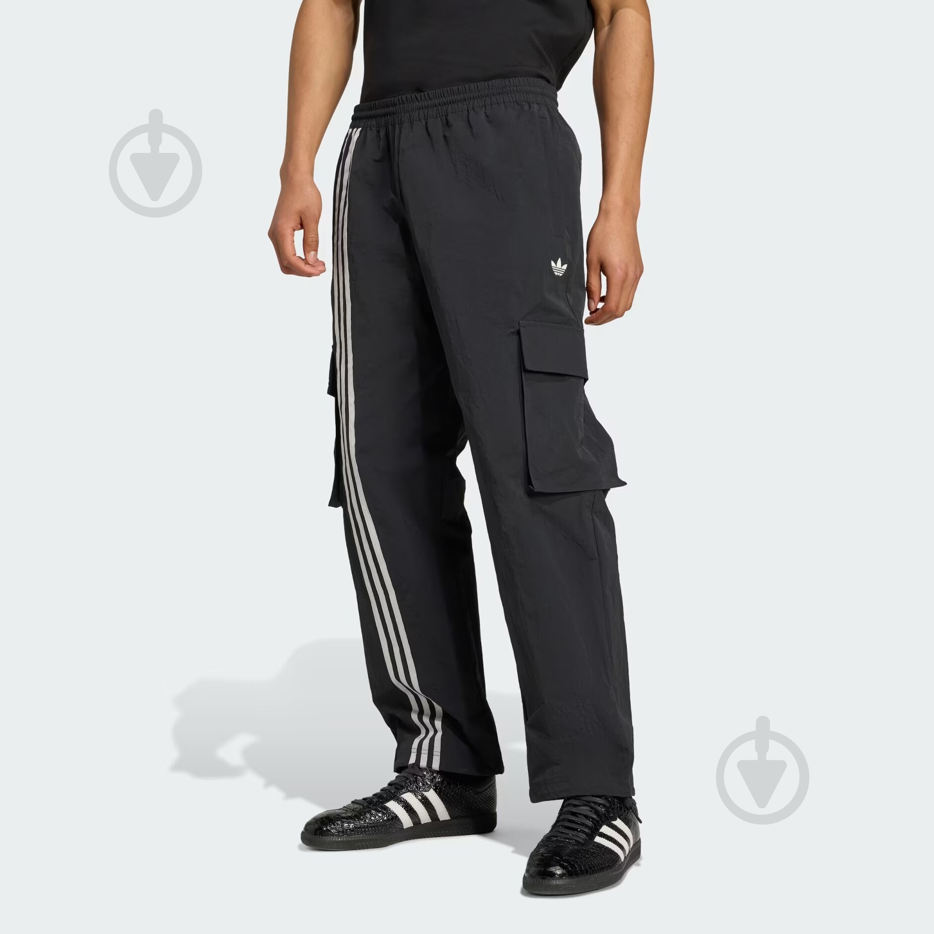 Брюки Adidas FRONT ST CARGO JV9892 р. M черный - фото 1