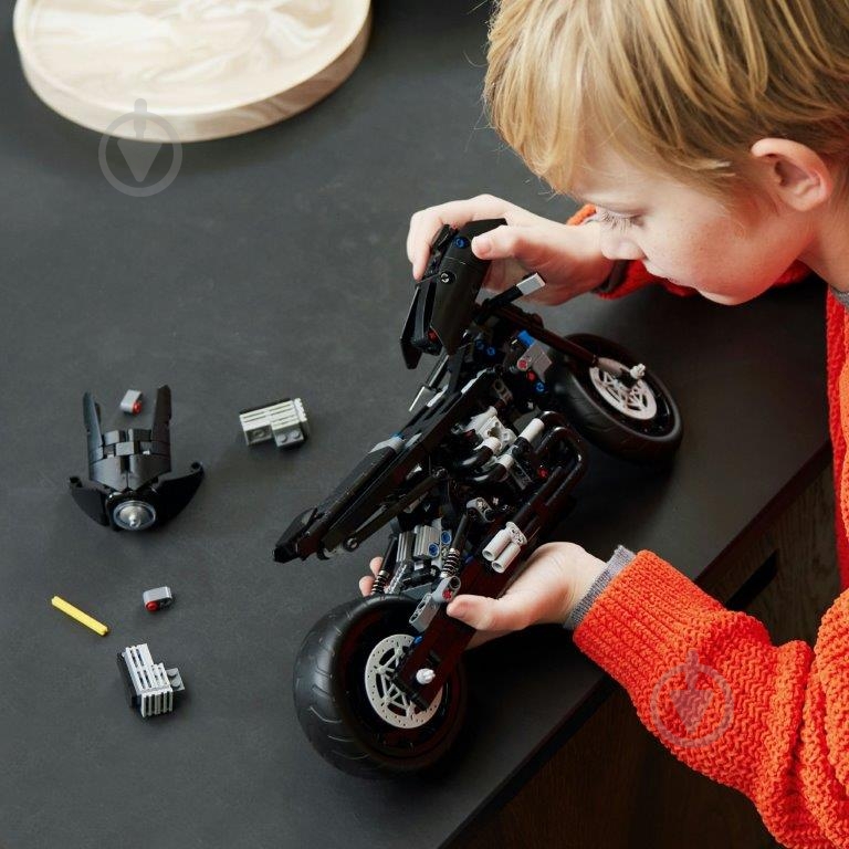Конструктор LEGO Technic Бетмен: Бетцикл 42155 - фото 6 Конструктор LEGO Technic Бетмен: Бетцикл 42155 - фото 6