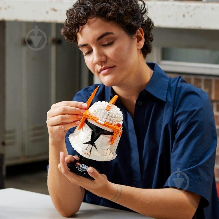 Конструктор LEGO Star Wars Шолом командора клонів Коді 75350 - фото 4 Конструктор LEGO Star Wars Шолом командора клонів Коді 75350 - фото 4