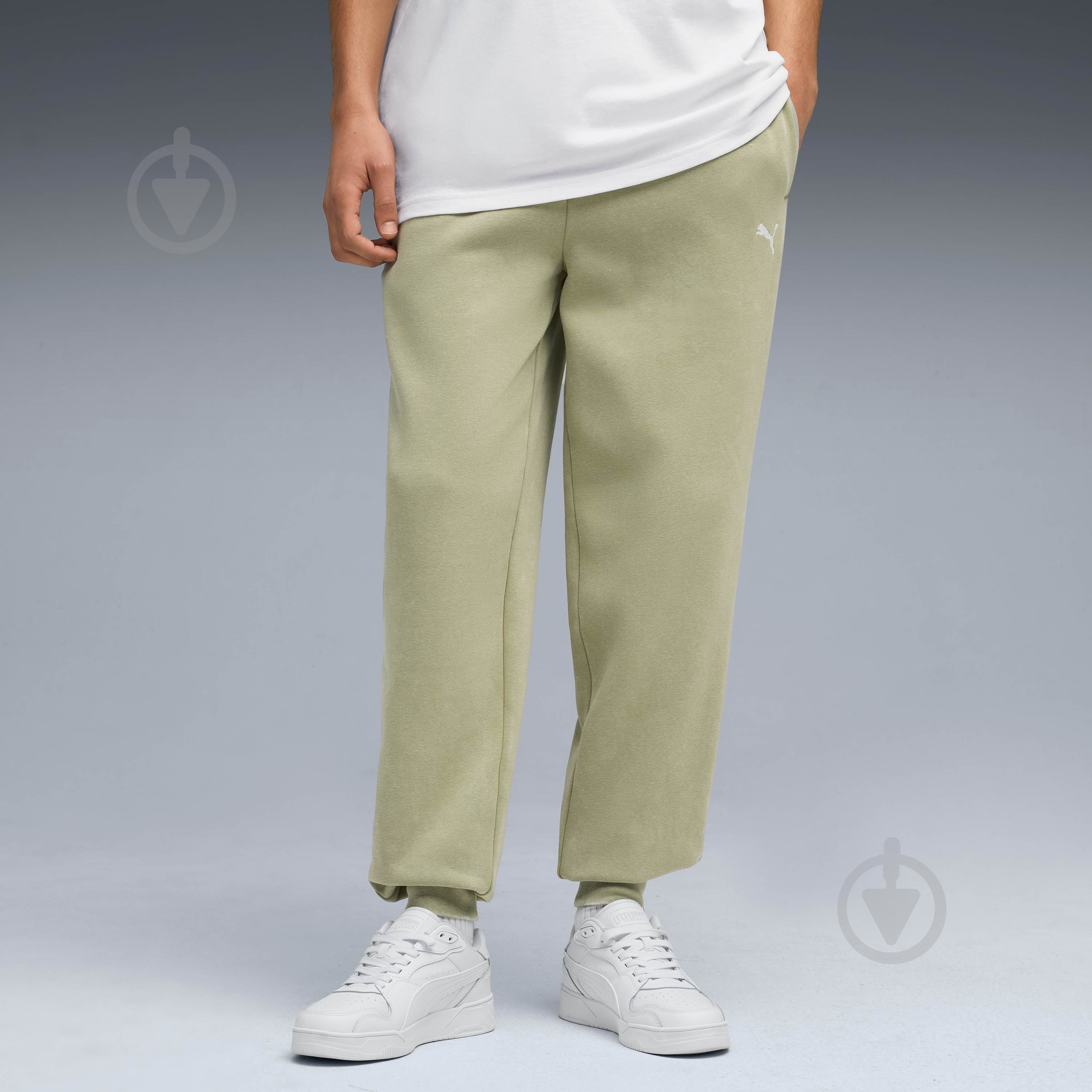 Штани Puma ESS ELEVATED Relaxed Wash Sweatpants FL 68843682 р. L хакі - фото 1