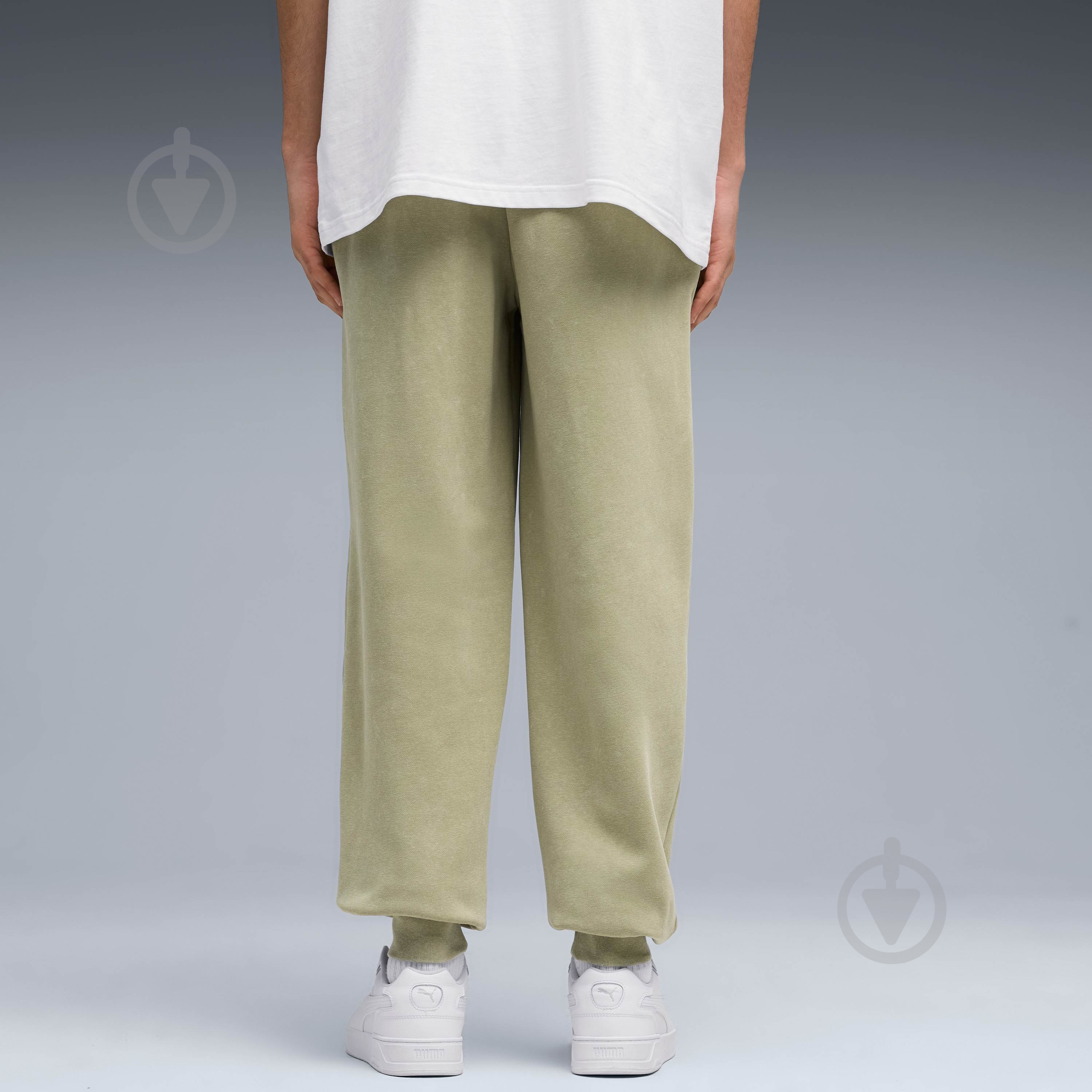 Штани Puma ESS ELEVATED Relaxed Wash Sweatpants FL 68843682 р. L хакі - фото 2