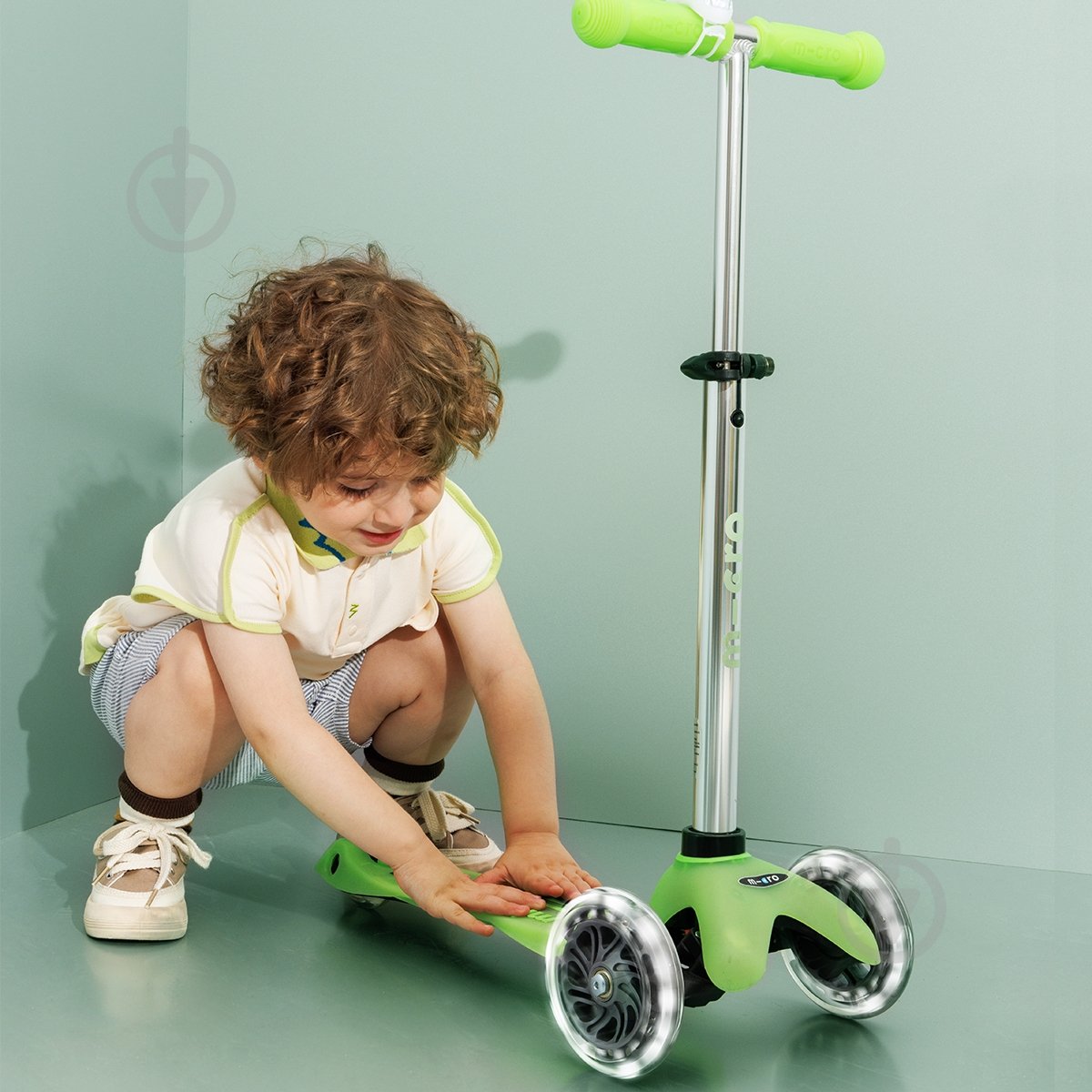 Самокат Micro серии Mini Deluxe Glow LED ледяной лайм MMD216 - фото 9