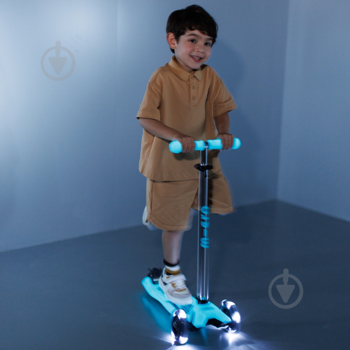 Самокат Micro серии Maxi Deluxe Glow LED синий хрусталь MMD366 - фото 10