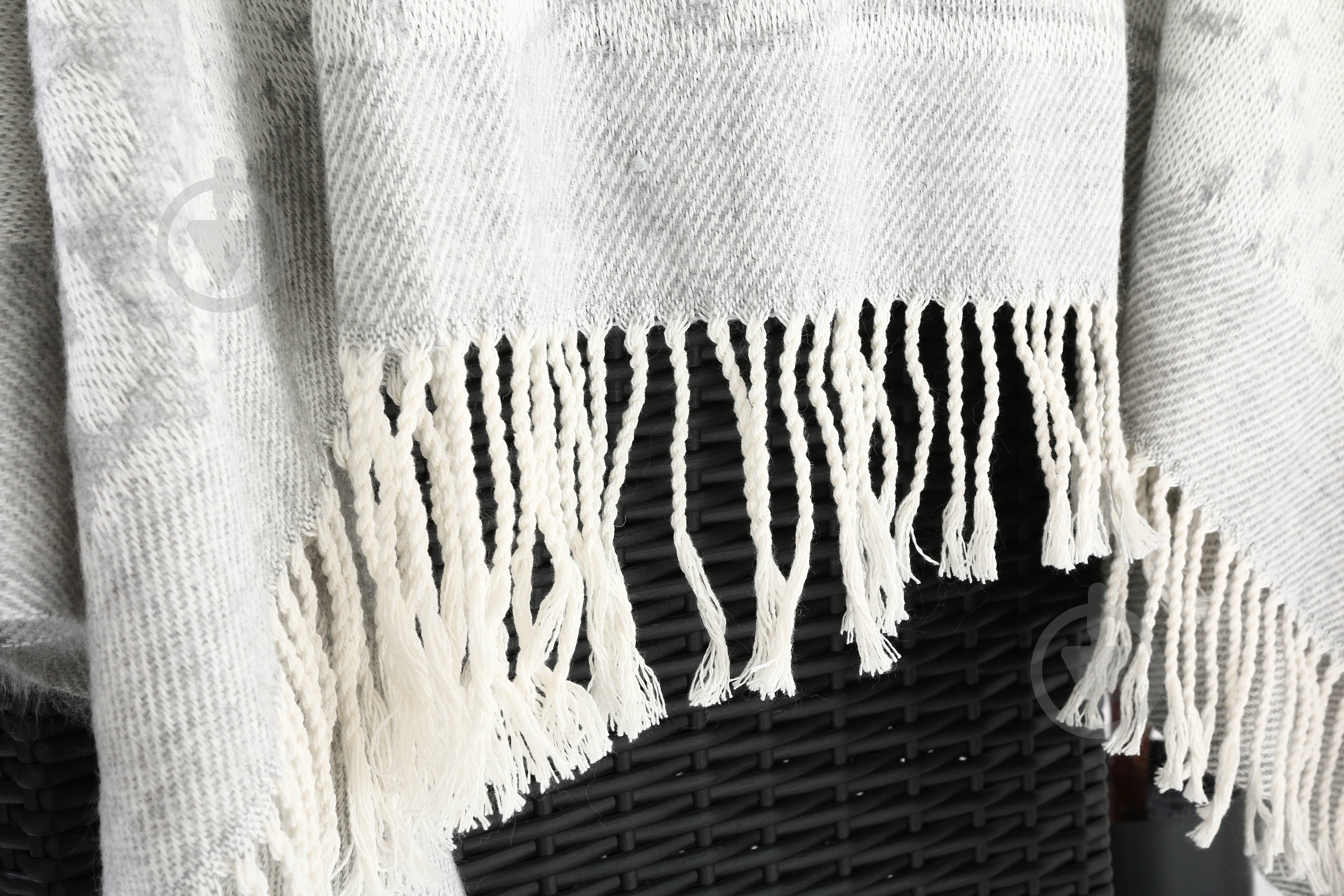 Плед Narbonne grey 130x170 см бело-серый Guy Laroche Paris - фото 2 Плед Narbonne grey 130x170 см бело-серый Guy Laroche Paris - фото 2