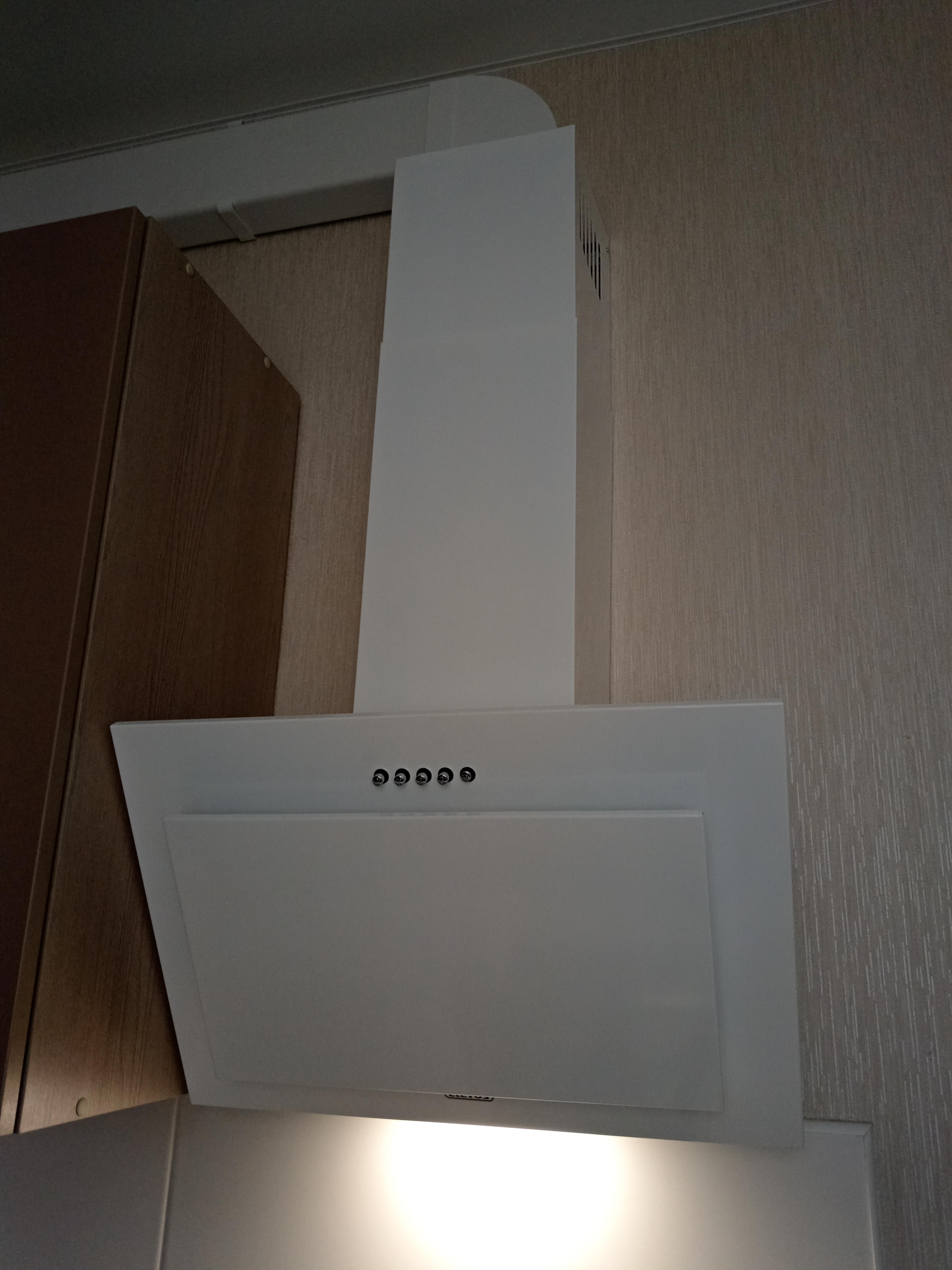 Вытяжка Eleyus Vertical 470 50 BL в реальных условиях использования от покупателя Ольга.
