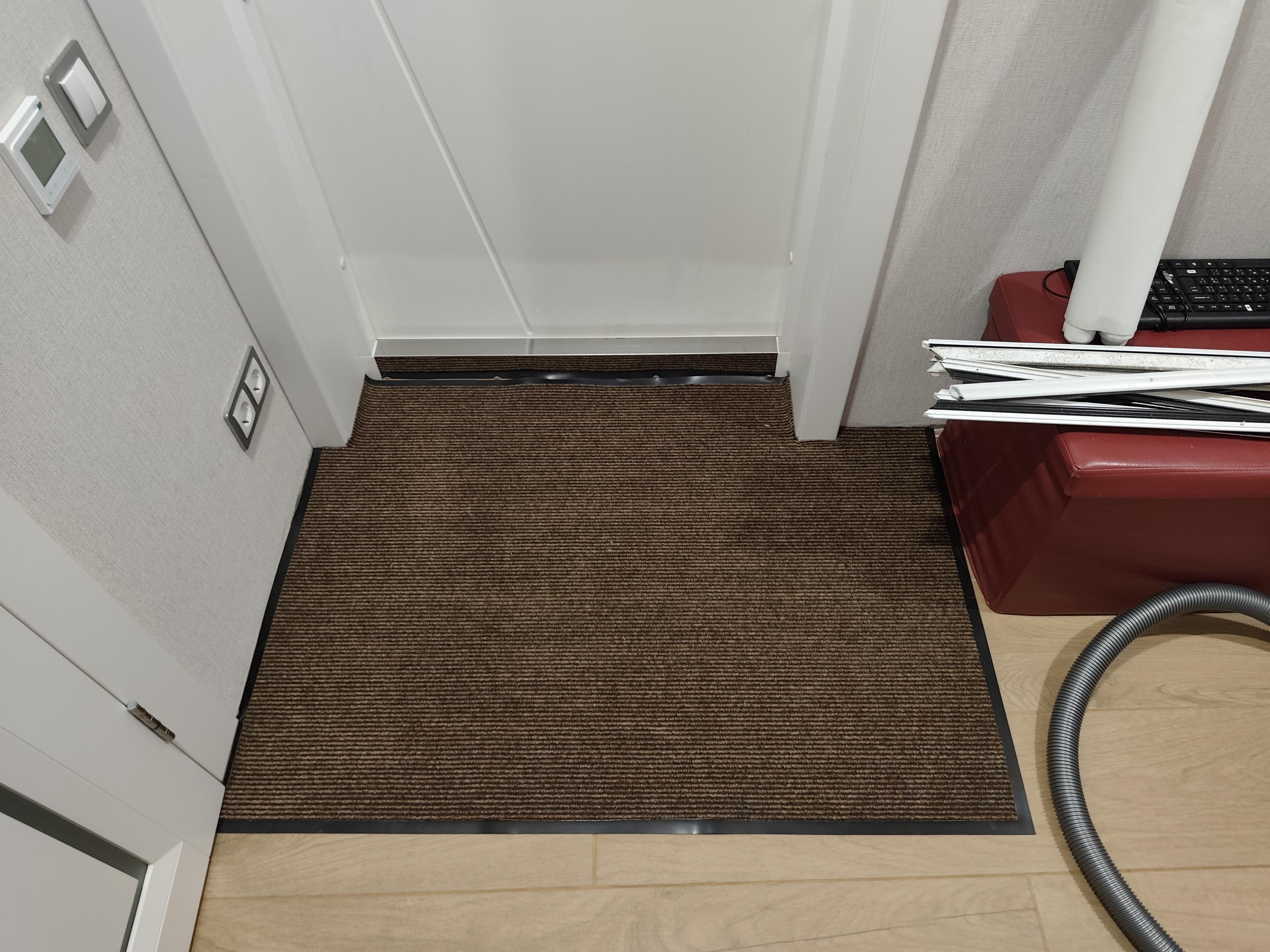 Коврик грязезащитный 88x120 см в прихожую Ребро (3008/brown) в реальных условиях использования от покупателя Анастасія.