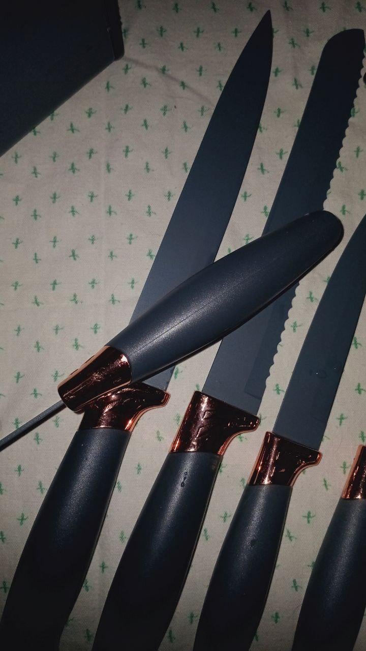 Набор кухонных ножей с ножницами и овощечисткой на подставке 5 штук Черный в реальных условиях использования от пользователя Olga.