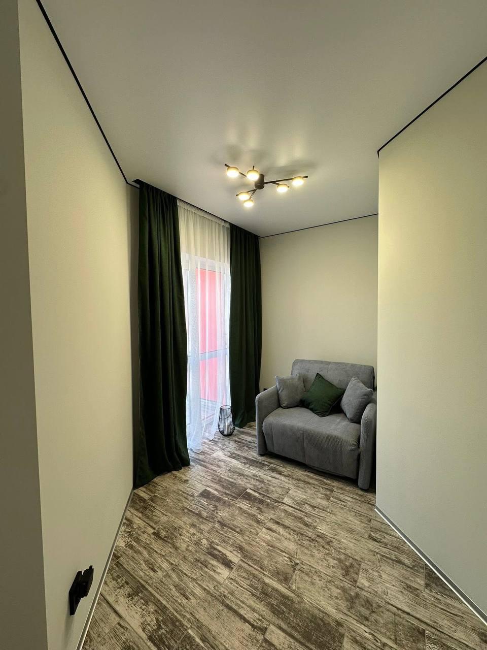Фото: Люстра стельова Victoria Lighting 4xGX53 чорний Singapore/PL4 black, надіслане користувачем Катерина Люстра стельова Victoria Lighting 4xGX53 чорний Singapore/PL4 black у реальних умовах використання від користувача Катерина.
