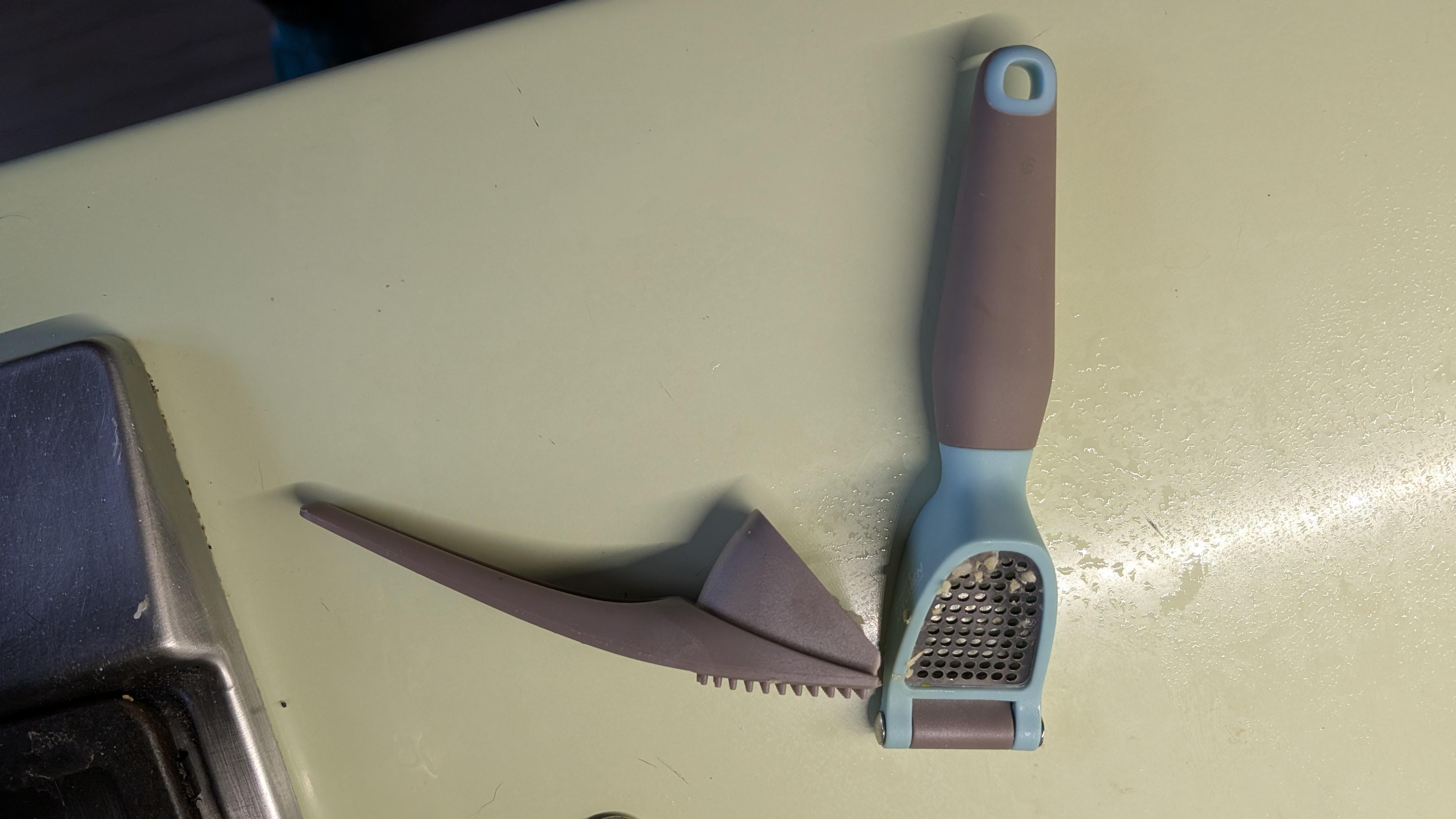 Пресс для чеснока Smart Kitchen by Flamberg HG6086CC в реальных условиях использования от пользователя Юрій.