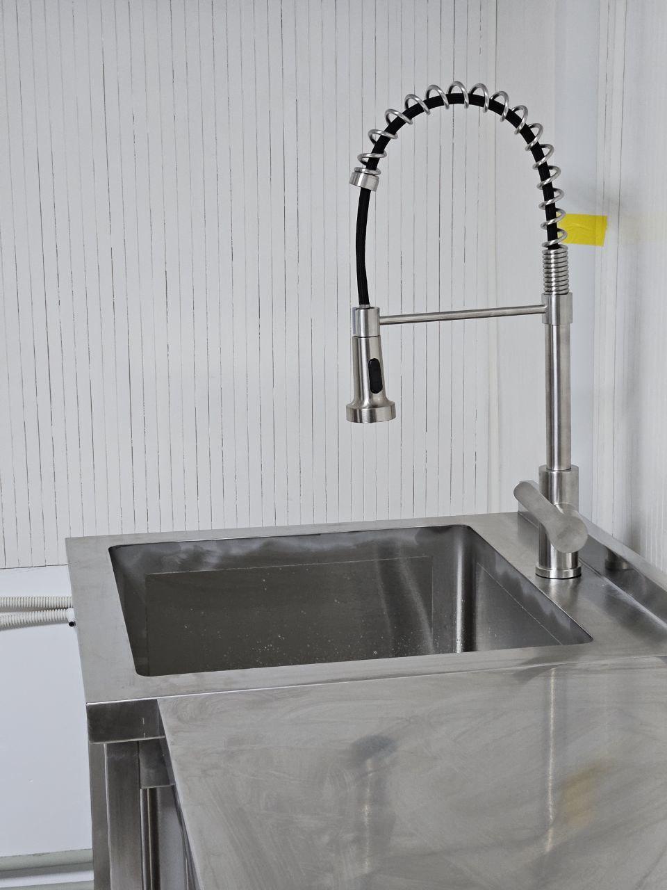 Смеситель кухонный Zegor SAP4-G090 с пружиной и выдвижным изливом Нержавеющая сталь в реальных условиях использования от покупателя Тетяна.