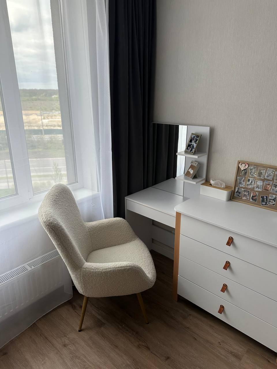 Туалетный стол S-14 с зеркалом 600х400х1450 мм Венге Магия в реальных условиях использования от покупателя Олександр.