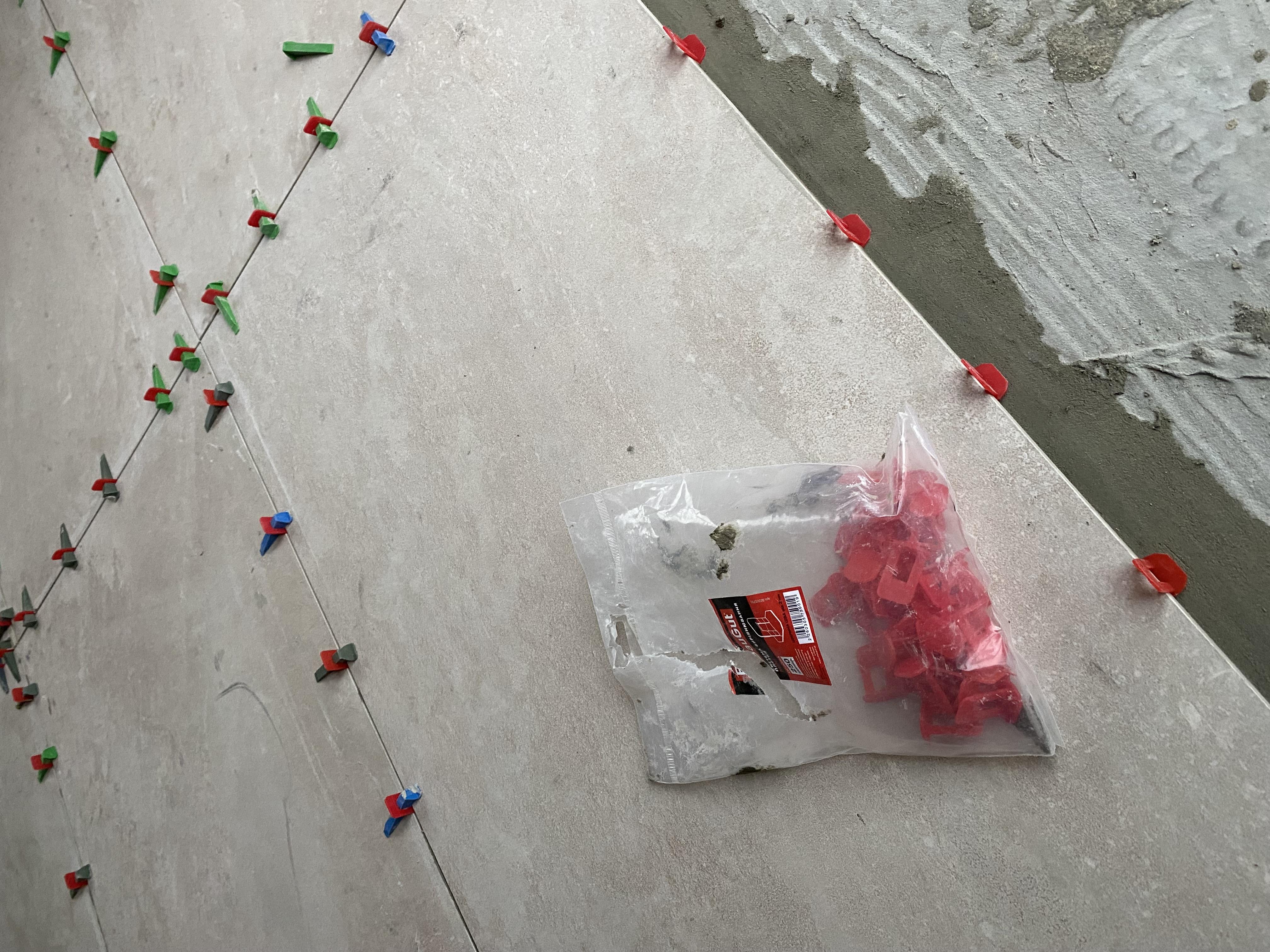 Система выравнивания плитки BauGut 2 мм 250 шт в реальных условиях использования от пользователя Ярослав.