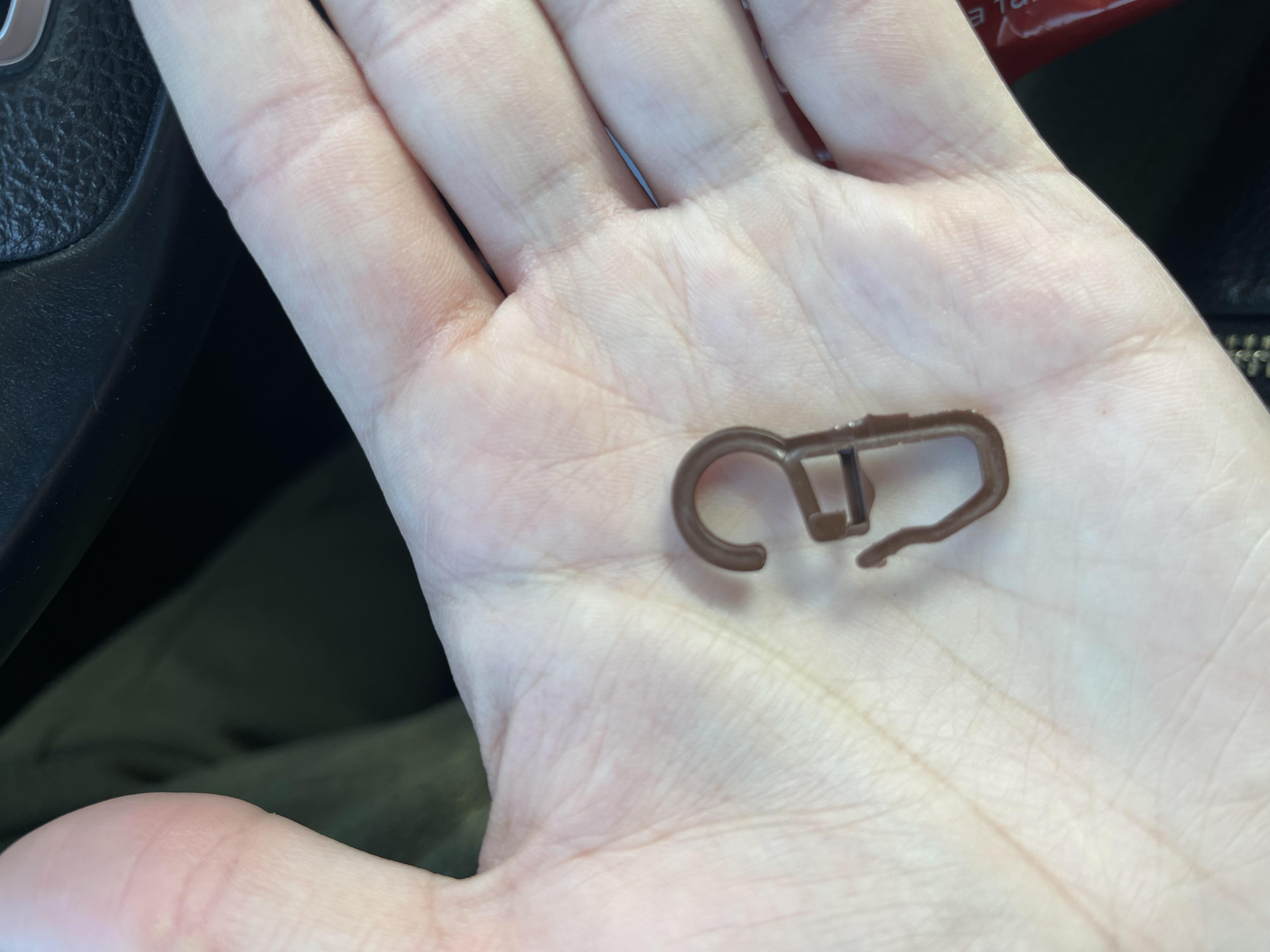 Фото: Гачки на кільця BRS для трубчастих карнизів пластикові 50 шт. Махонь (433737047), надіслане покупцем Богдан Медяник Гачки на кільця BRS для трубчастих карнизів пластикові 50 шт. Махонь (433737047) у реальних умовах використання від покупця Богдан Медяник.