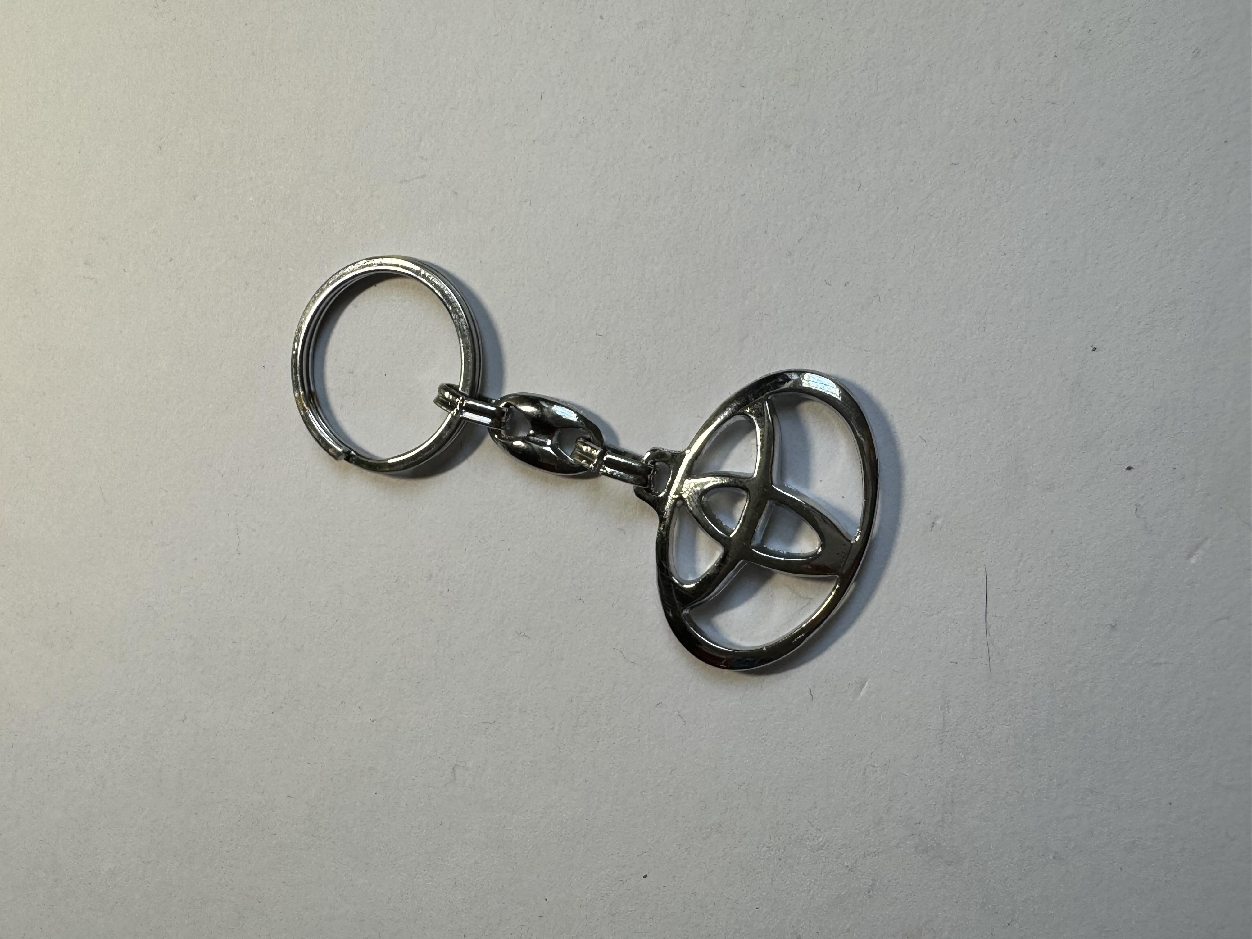 Брелок Toyota (H15) для ключей авто в реальных условиях использования от пользователя Тетяна.